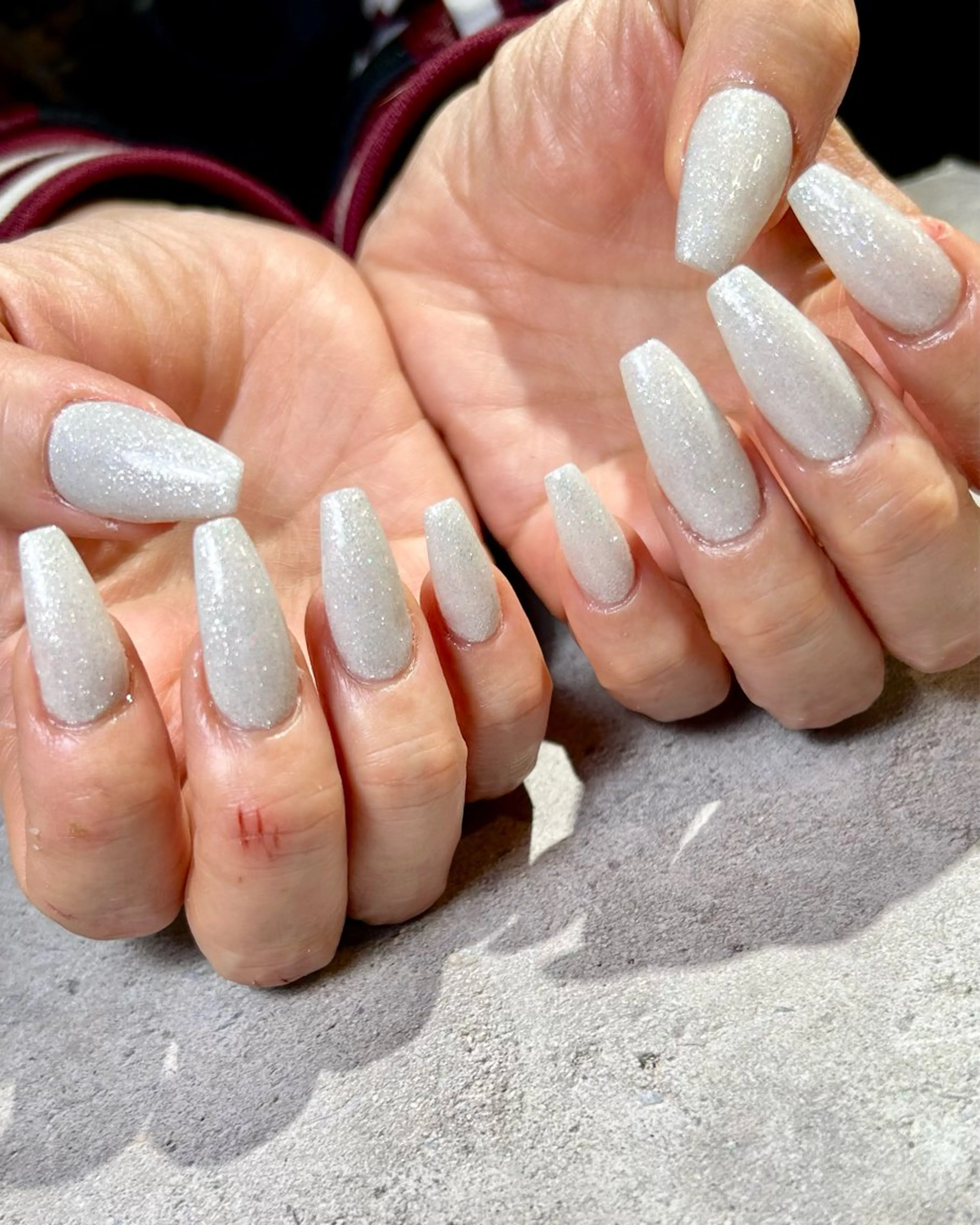 ネイル フラッシュネイル キラキラネイル ワンカラーネイル スカルプネイル ホワイト ハンドネイル Reflection marikoのネイルデザイン