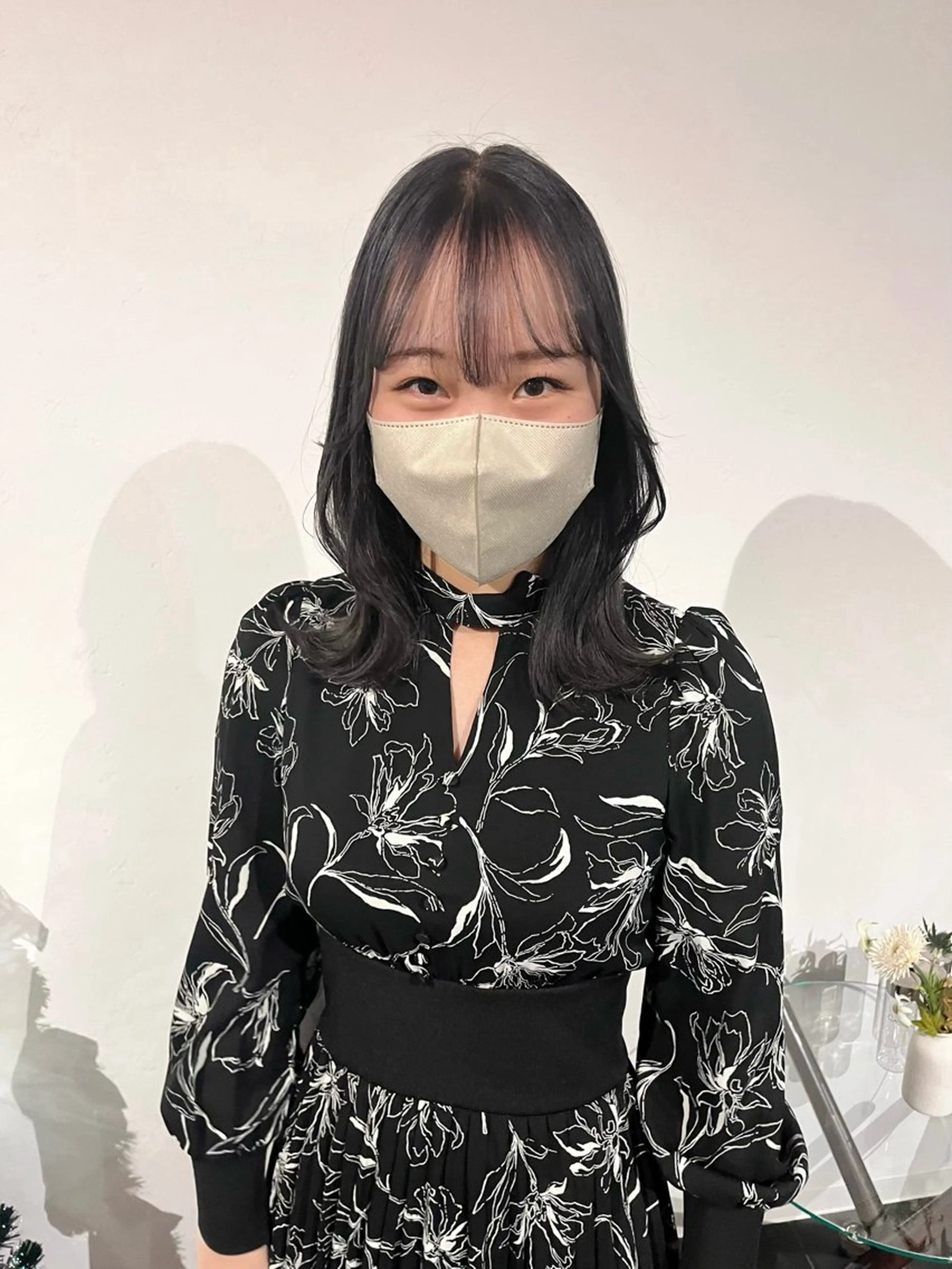 ミディアム カラー ブリーチ ダークグレー ダークグレージュ グレージュ ヘアカラー トリートメント ショート/パーマ/ カラー/FUKOのヘアスタイル