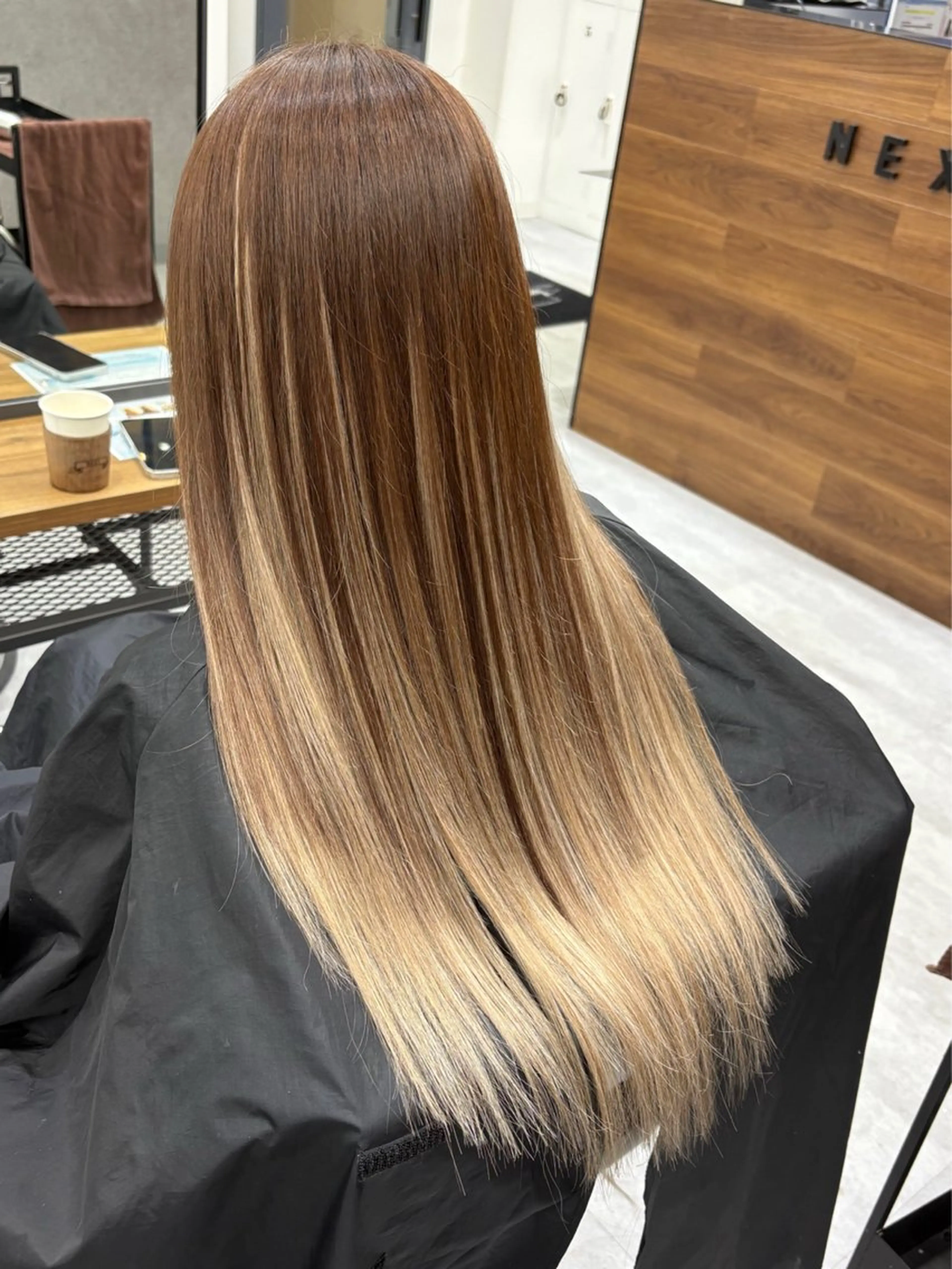 セミロング カラー バレイヤージュ グラデーションカラー エクステ レイヤーカット ヘアカラー エクステ KEISUKE🐶 カラー✨エクステのヘアスタイル