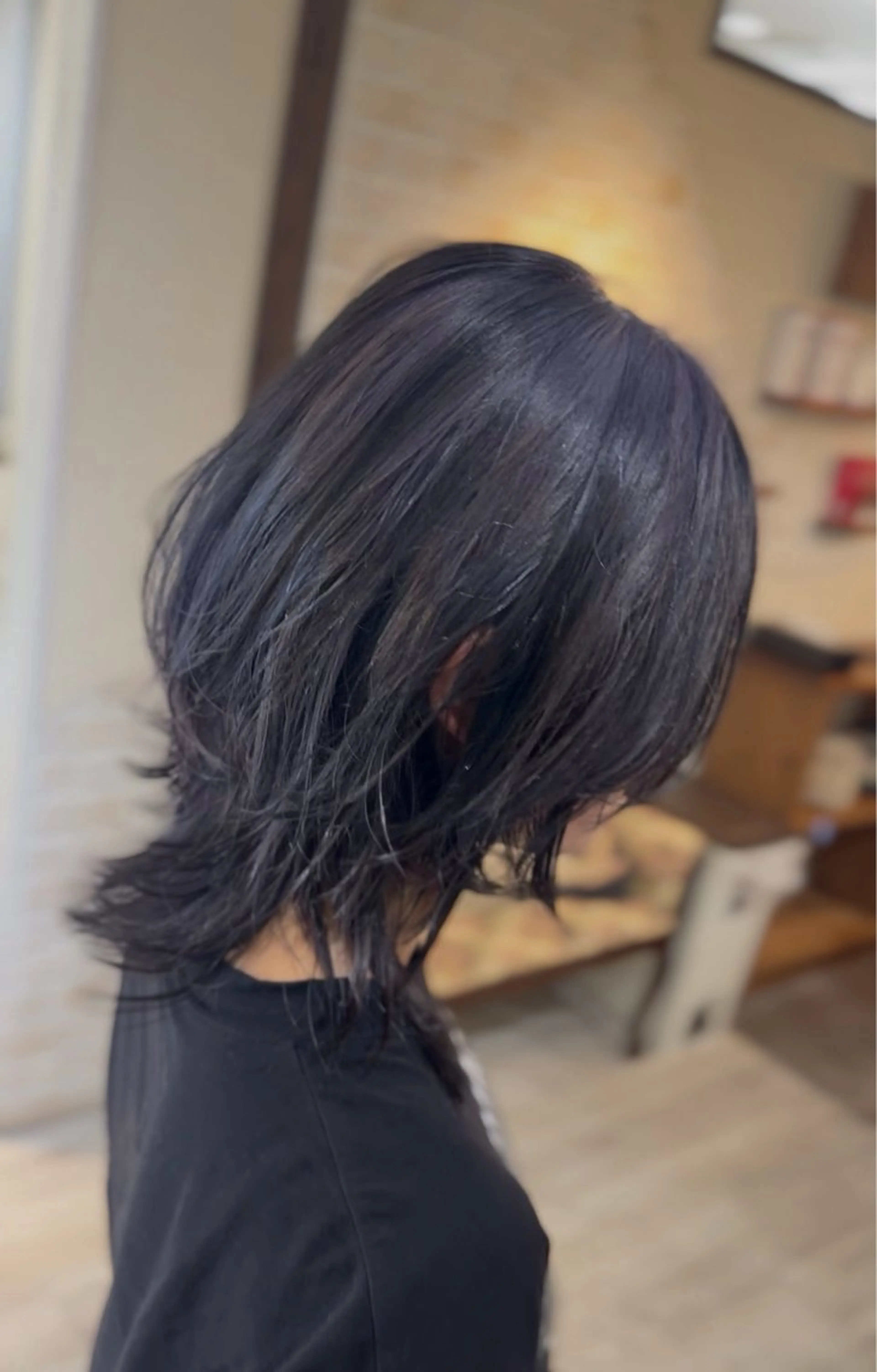 ミディアム ウルフカット カット ヘアカラー 飯星慧斗 /ブリーチ、縮毛矯正のヘアスタイル