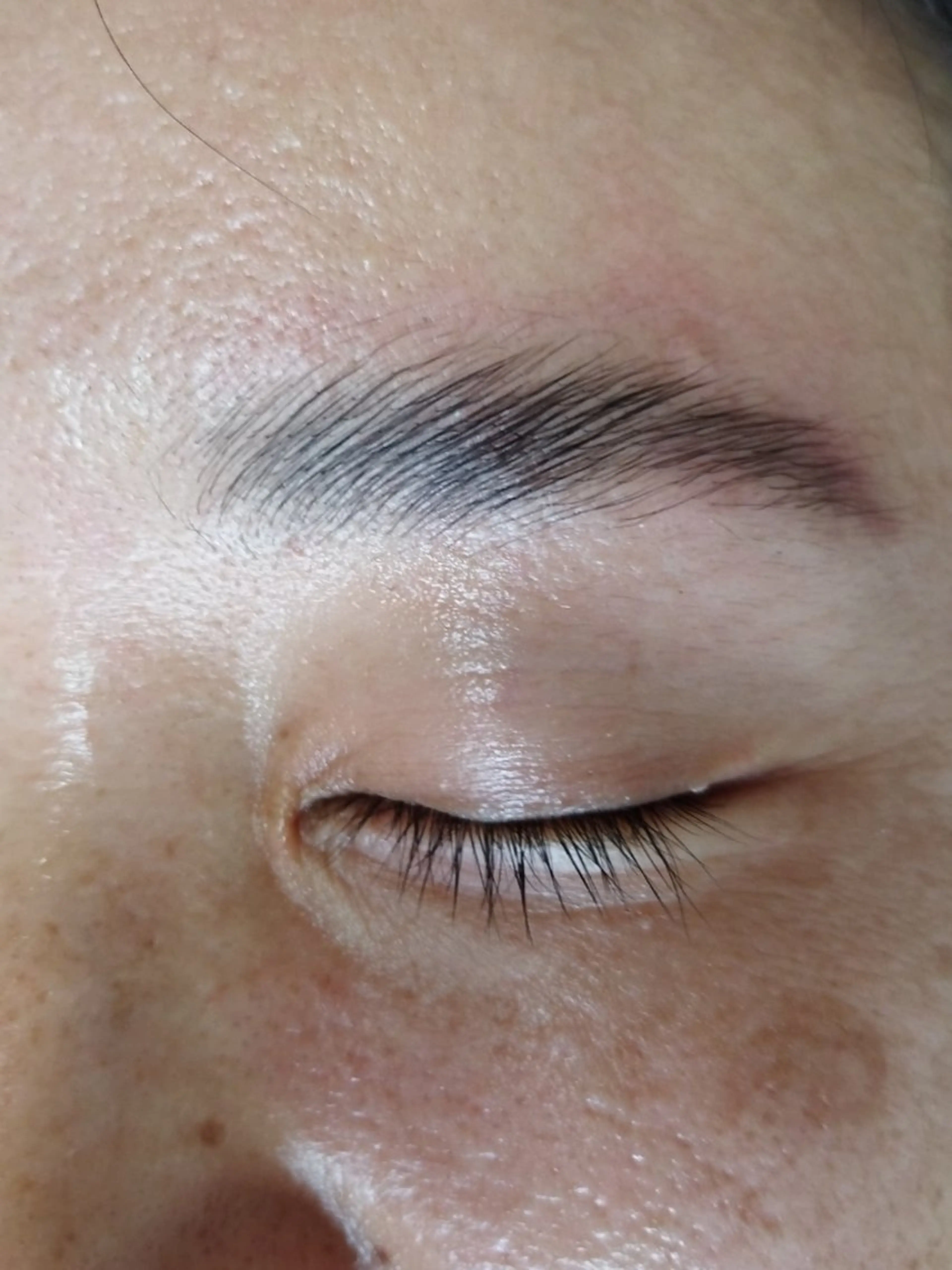 アイブロウリフトの写真