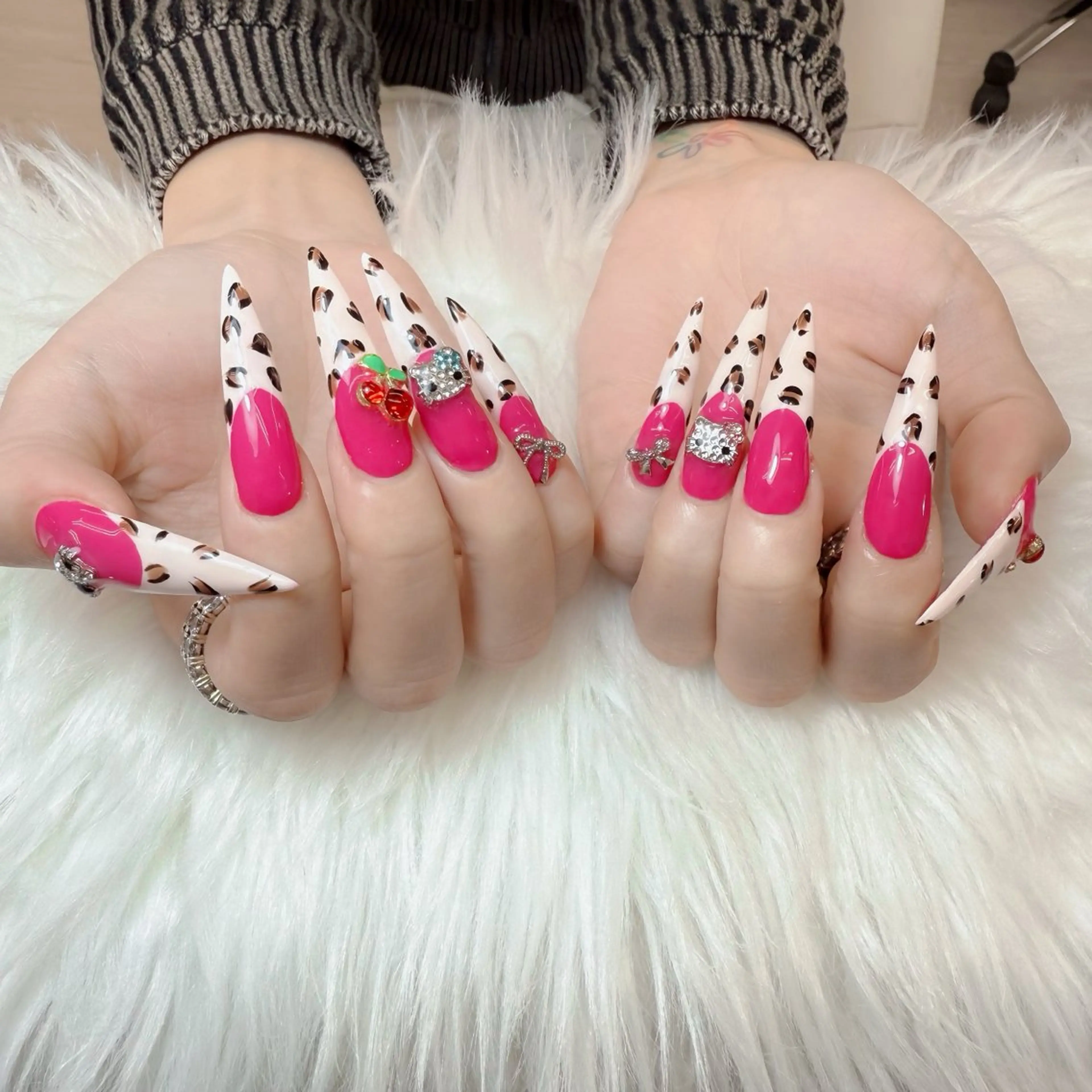 ネイル ジェルネイル 韓国ネイル マグネットネイル ネイルチップ 冬ネイル Lenie Nail Salonのネイルデザイン