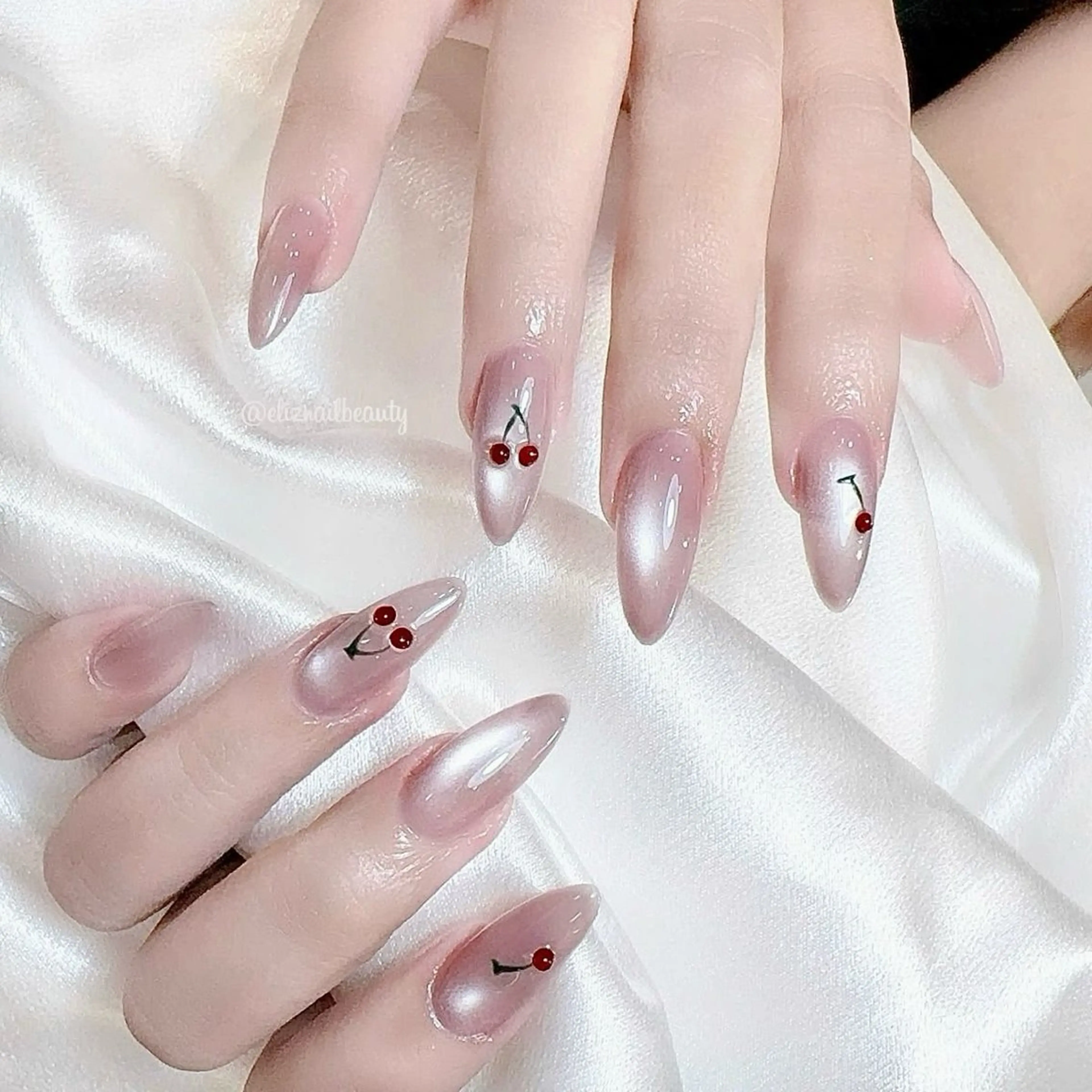 ネイル 長さ出し フレンチネイル グラデーション 卒業式 マグネットネイル ハンドネイル MIHANA NAILのネイルデザイン