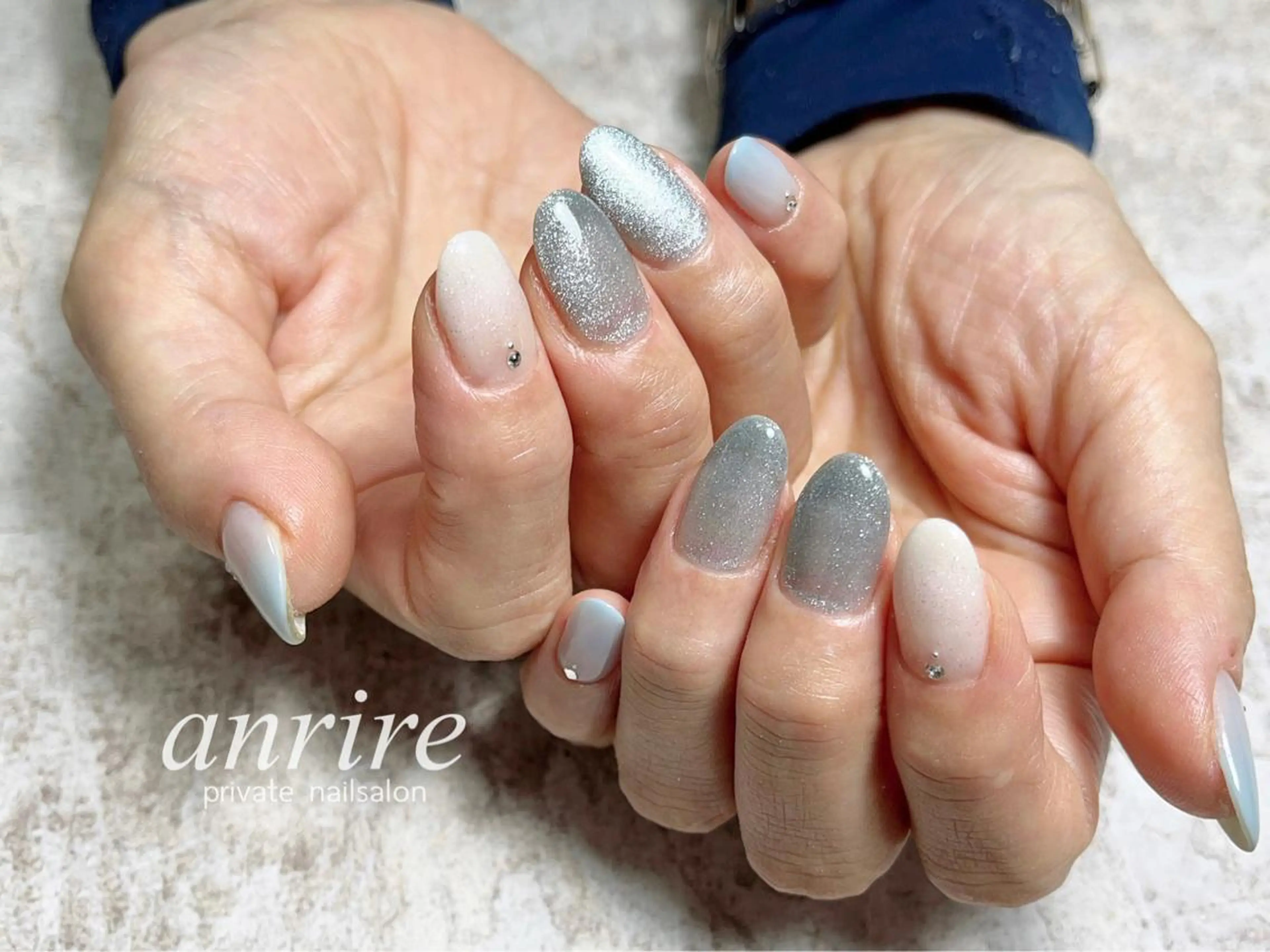 ネイル ブルー ジェルネイル グラデーション キラキラネイル マグネットネイル ハンドネイル nailsalon anrireのネイルデザイン