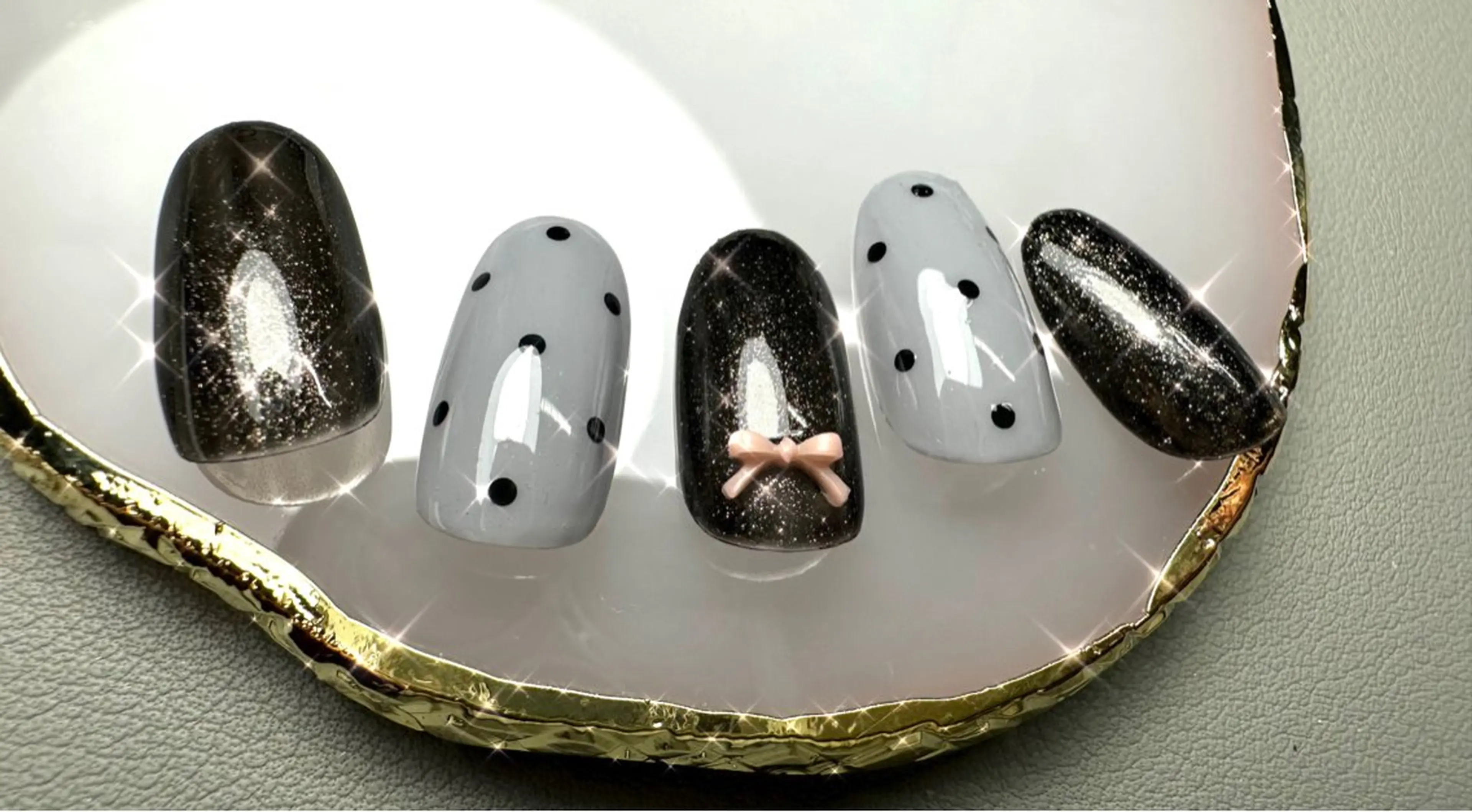 ネイル ドット Nailist Erikaのネイルデザイン