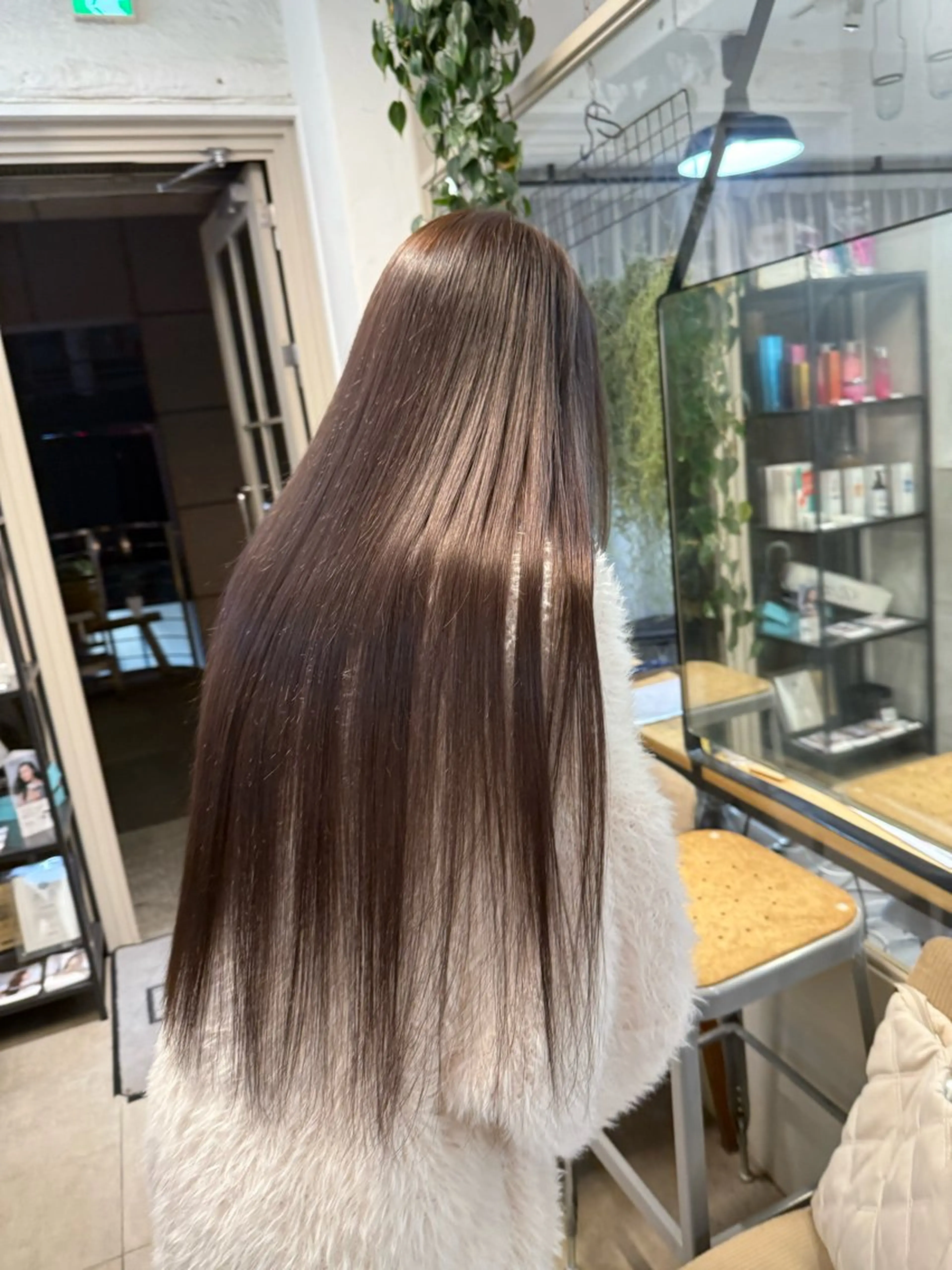 ロング カラー ミルクティー× グレージュMOMOのヘアスタイル