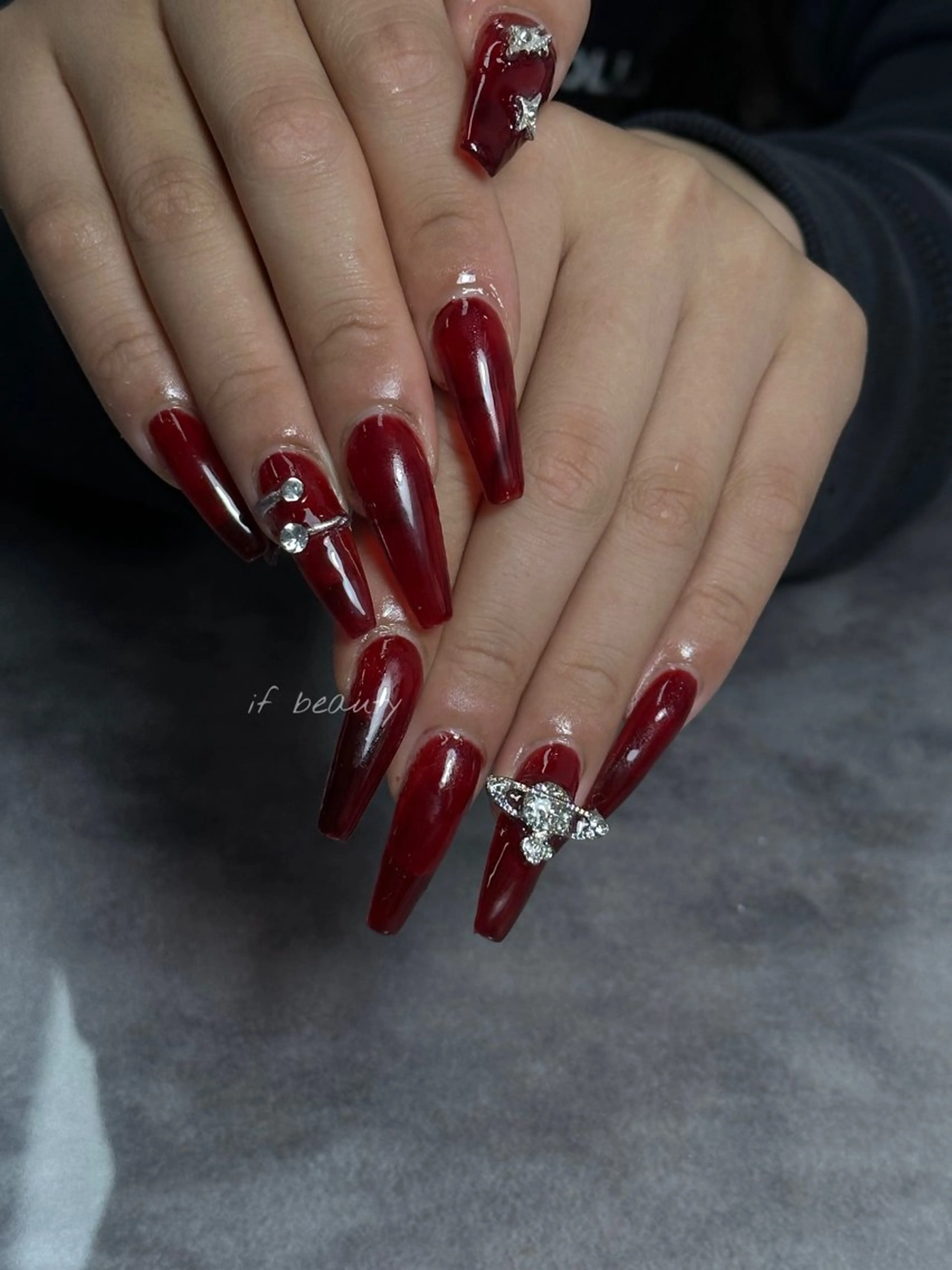 ネイル アートネイル ジェルネイル グラデーション パラジェル ワンホンネイル ハンドネイル IKA /海外ネイル /個性派/ワンホンのネイルデザイン