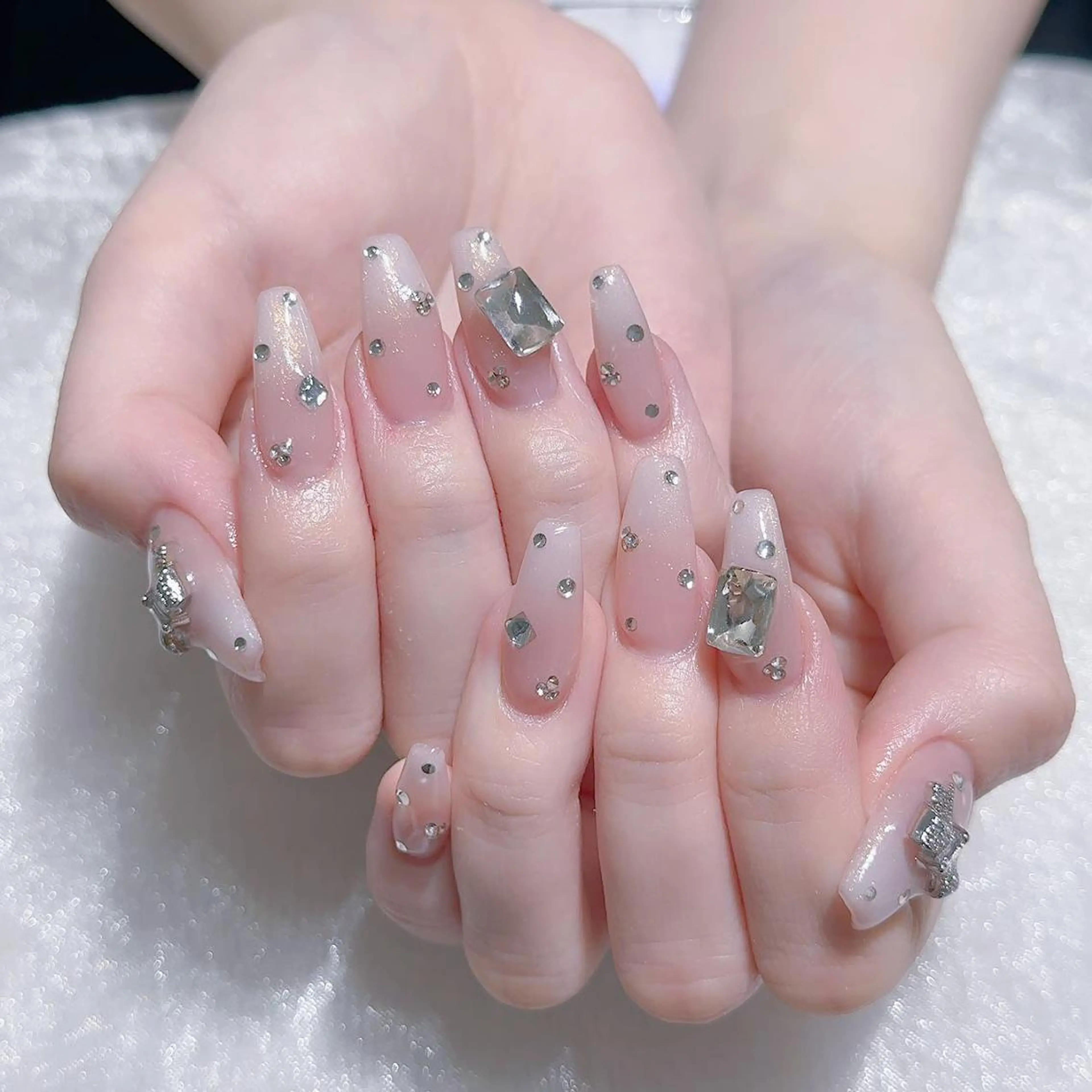 ネイル ハンドネイル Queens テイのネイルデザイン