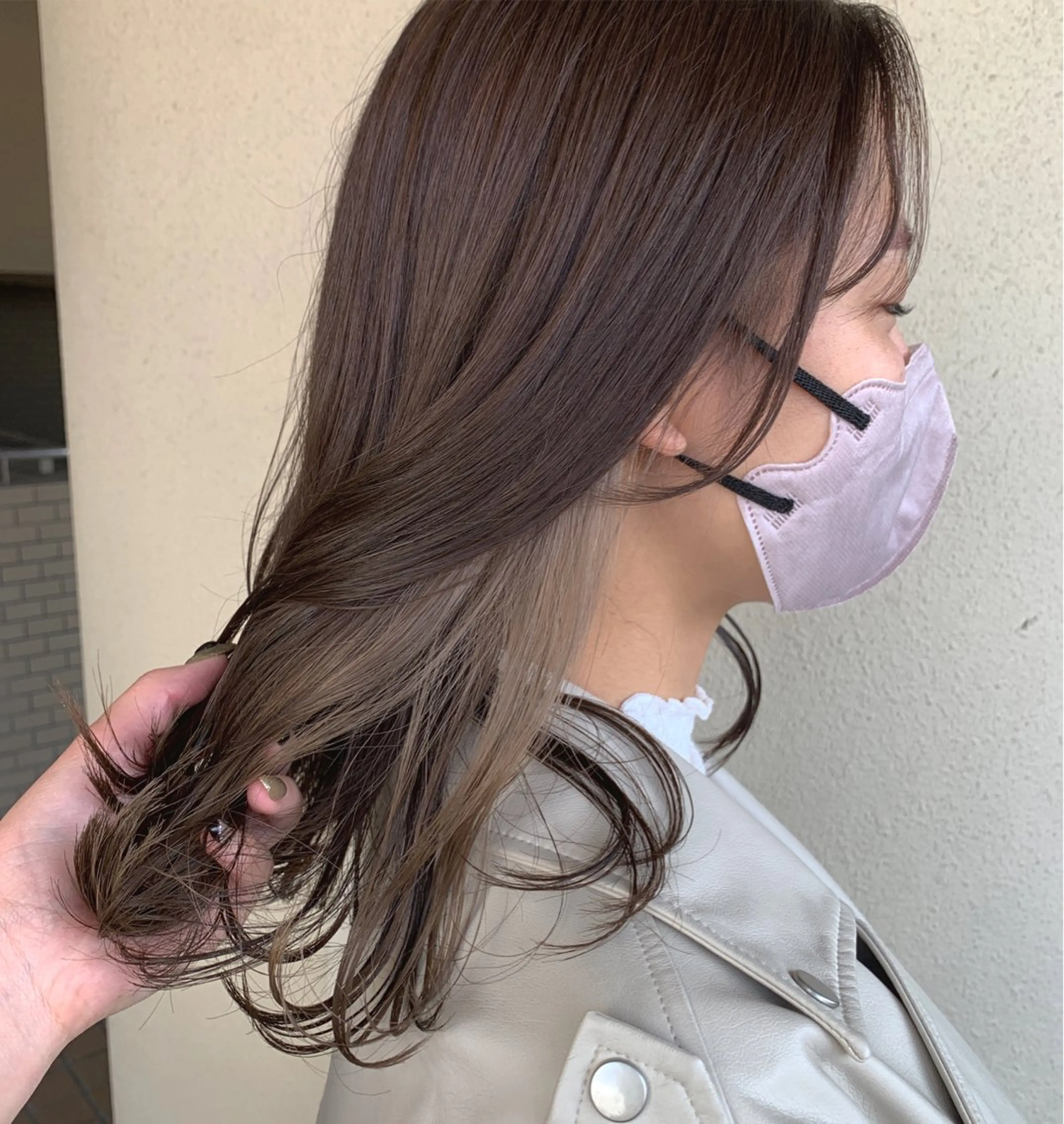 セミロング カラー ベージュカラー インナーカラー カット ヘアカラー regalo Acari🍎のヘアスタイル