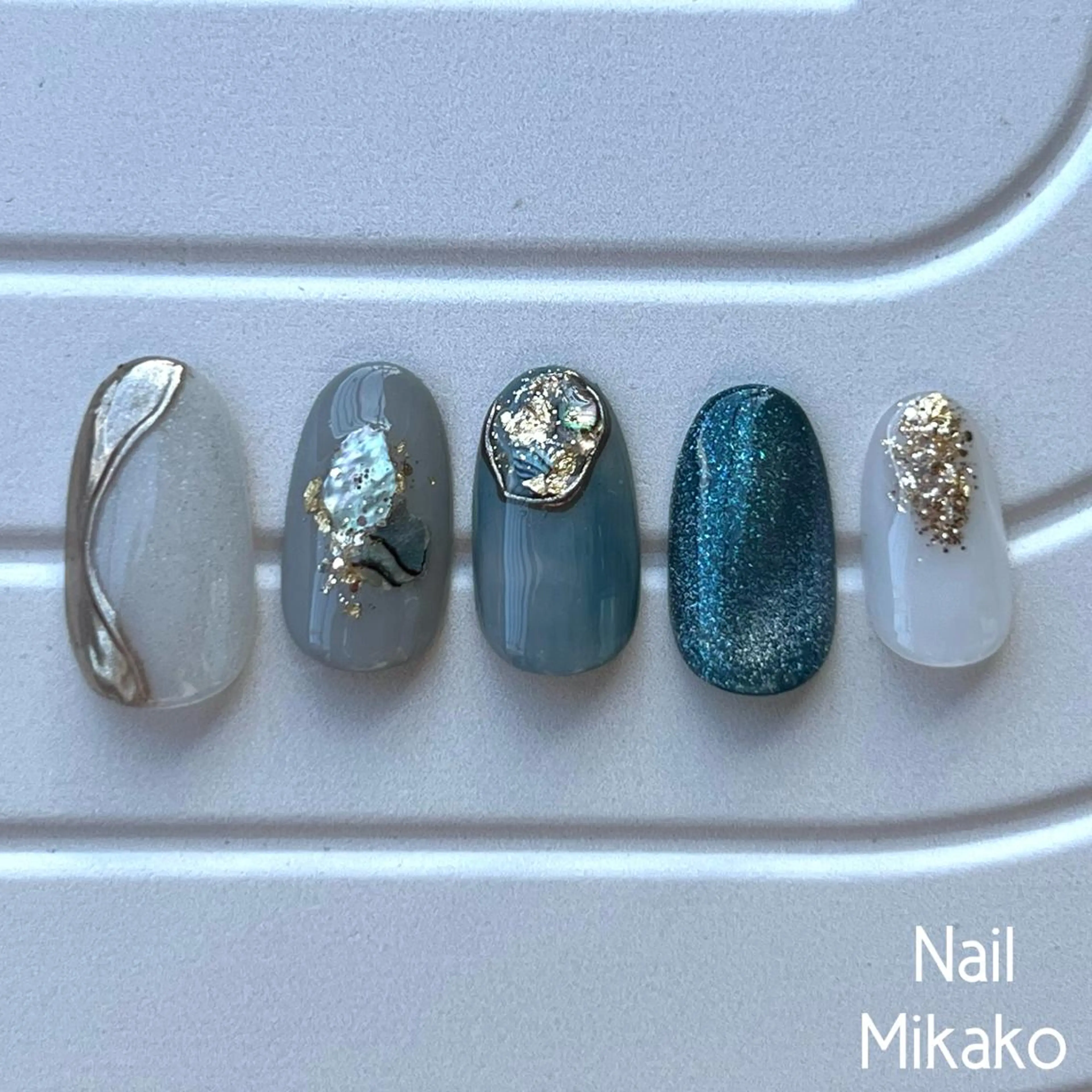 ネイル ブルー マグネットネイル ミラーネイル ニュアンスネイル 春ネイル Nail Mikakoのネイルデザイン
