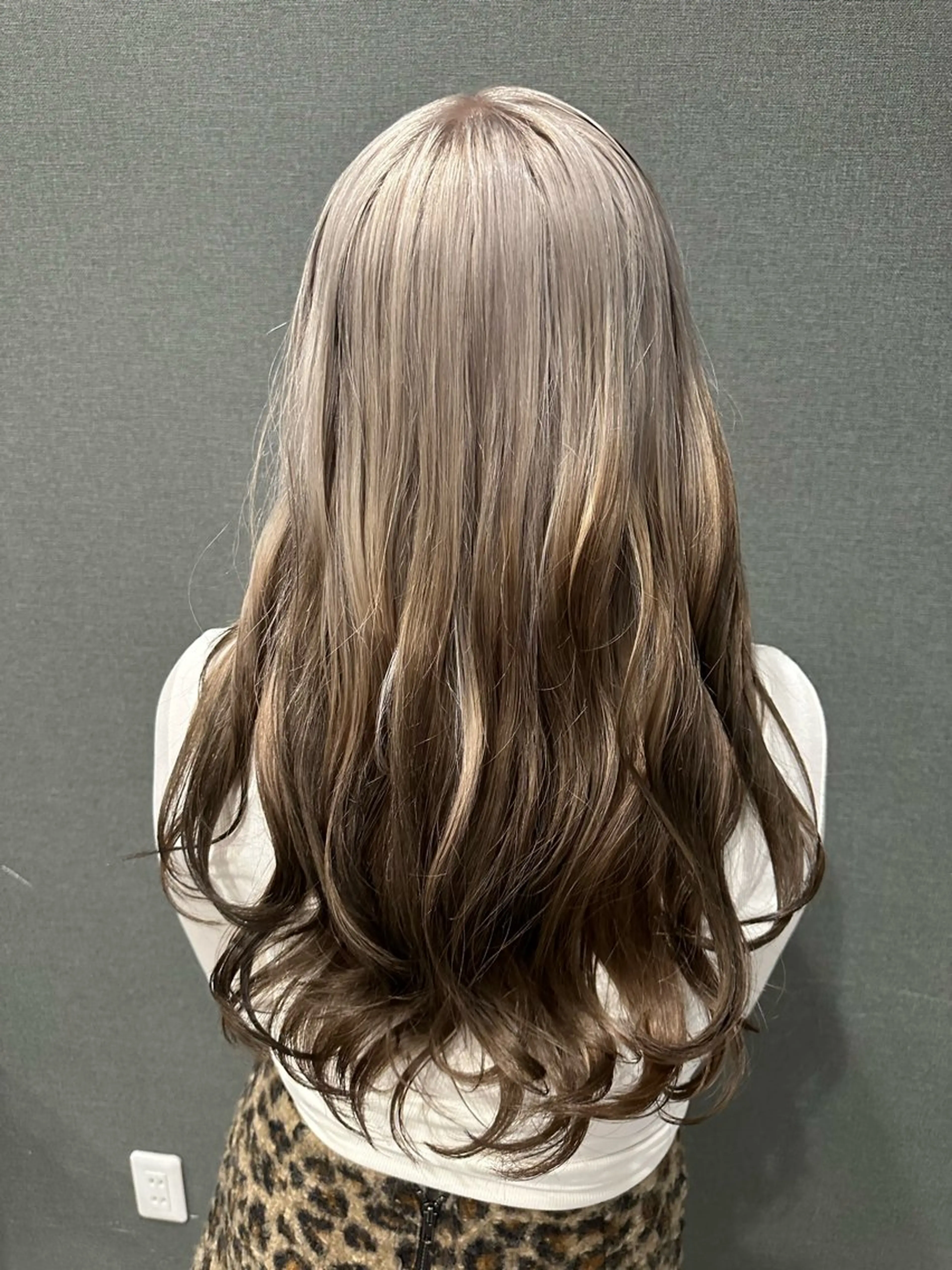 ロング カラー ブリーチ デザインカラー レイヤーカット arika オケシ　リョウダイのヘアスタイル