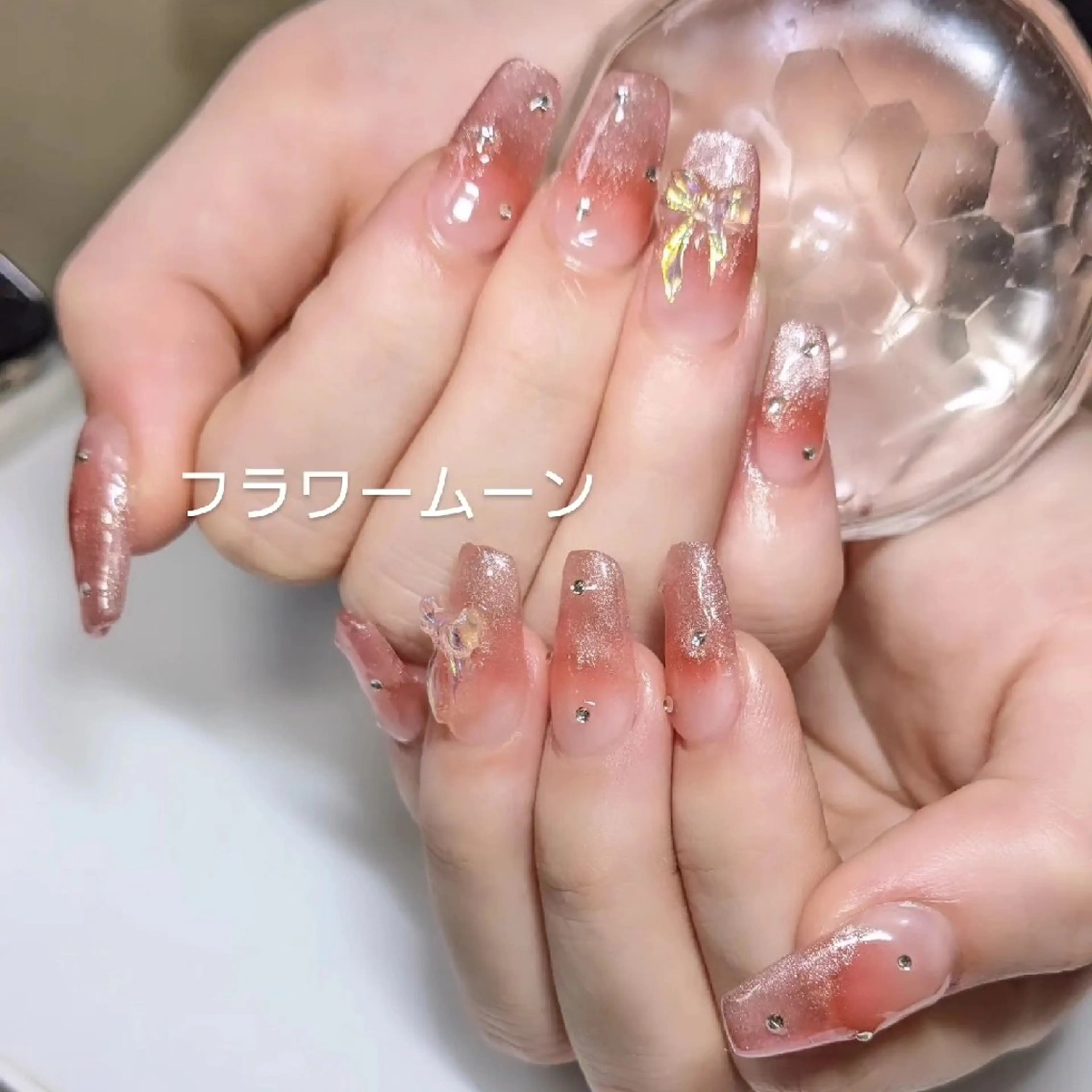 ネイル チークネイル マグネットネイル フラワー ムーンのネイルデザイン