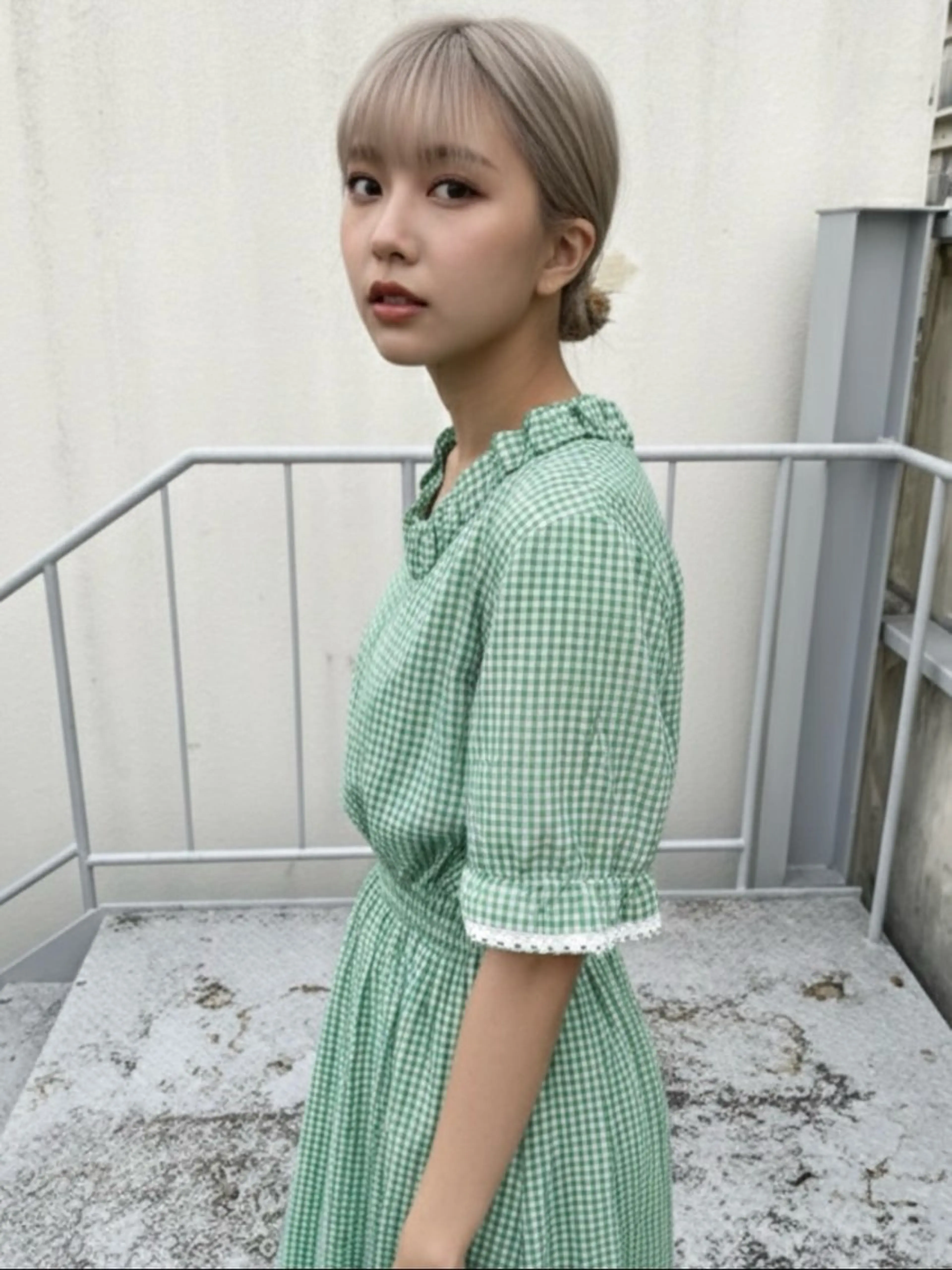 ミディアム カラー ブロンド シルバー カット ヘアカラー トリートメント 田室 和幸のヘアスタイル