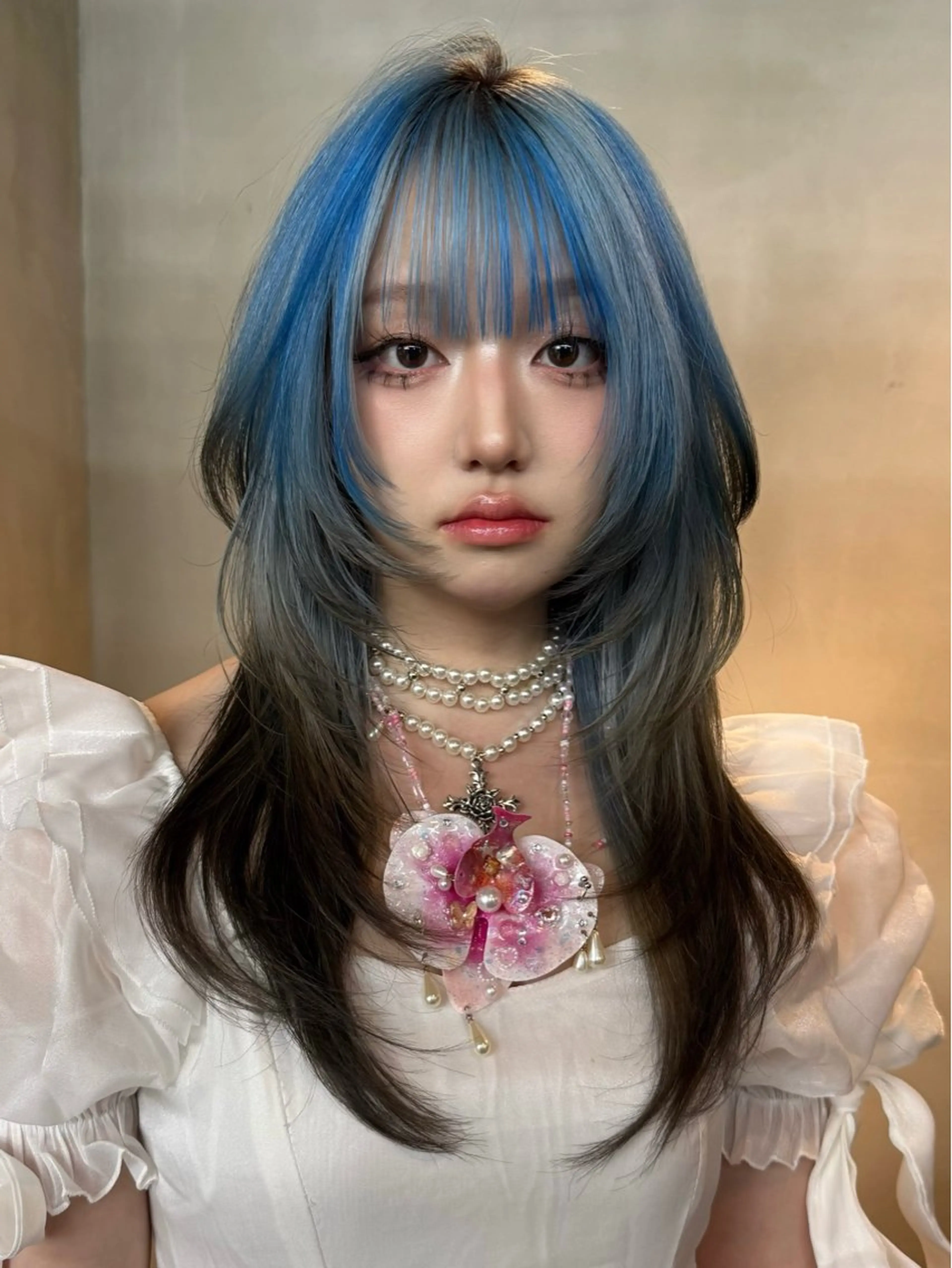 セミロング カラー ヘアカラー イツク ⚡️ ルーツ/ハイトーンのヘアスタイル
