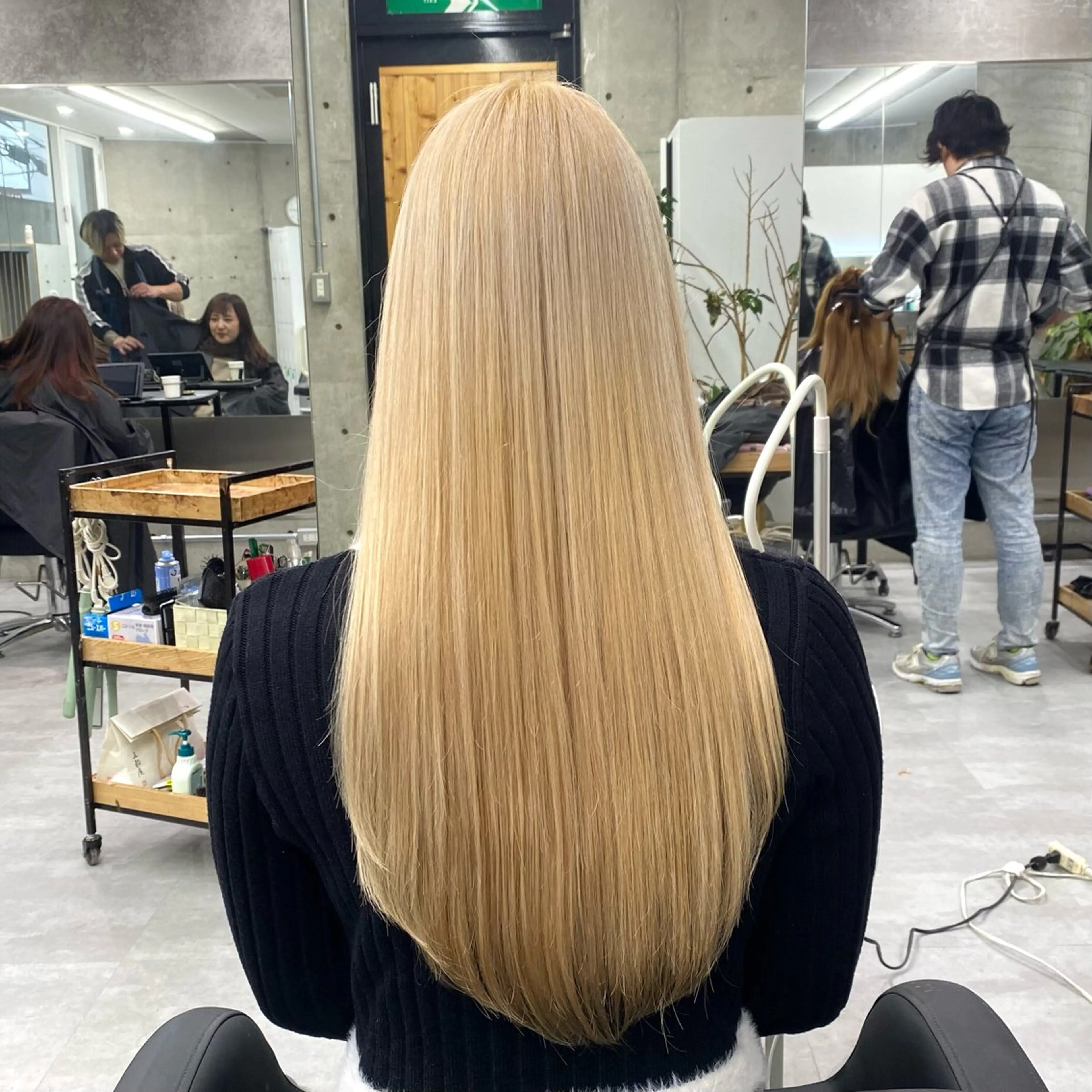 ロング カラー ブリーチ ヘアカラー Welring hair salon所属・Runa/大人 かわいいハイトーンのヘアスタイル