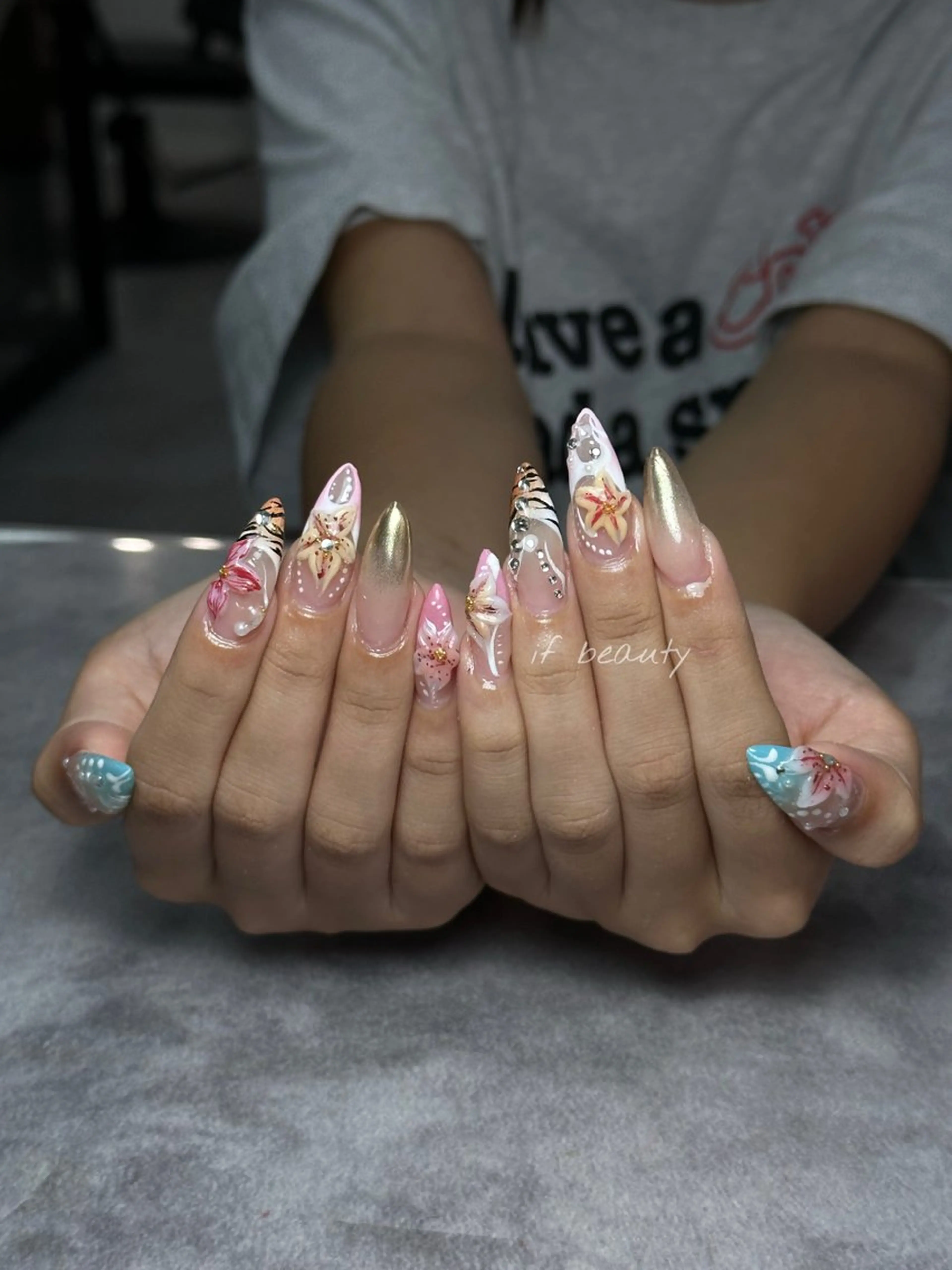 ネイル アートネイル ジェルネイル グラデーション パラジェル ワンホンネイル ハンドネイル if Hair＆Nail Salon所属・IKA /海外ネイル /個性派/ワンホンのネイルデザイン