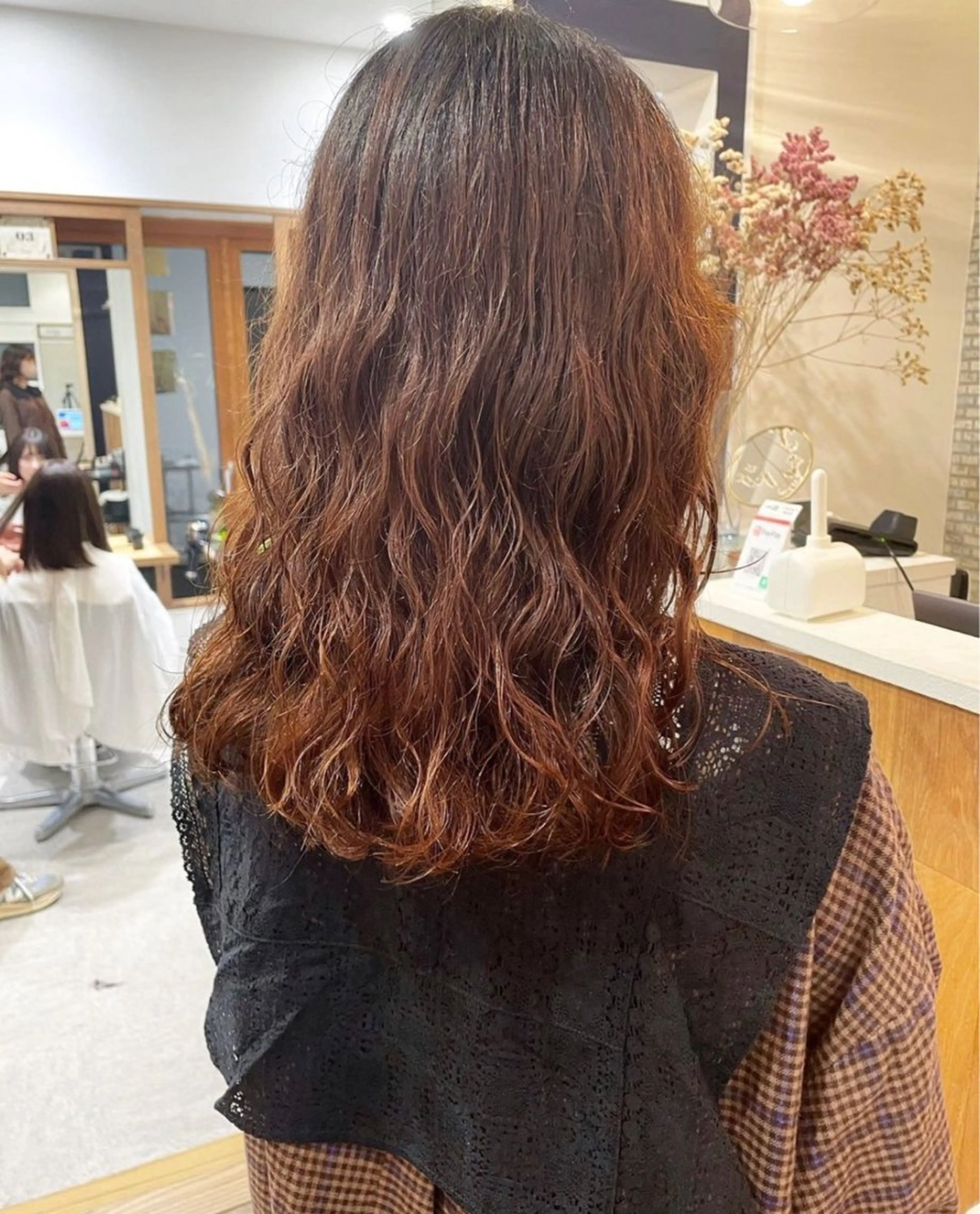 セミロング カラー パーマ ヘアアレンジ セミロングパーマ くせ毛 ニュアンスパーマ エアウェーブ カット パーマ トリートメント 髪質改善ストレート✨ パーマヘア✨YUKIのヘアスタイル