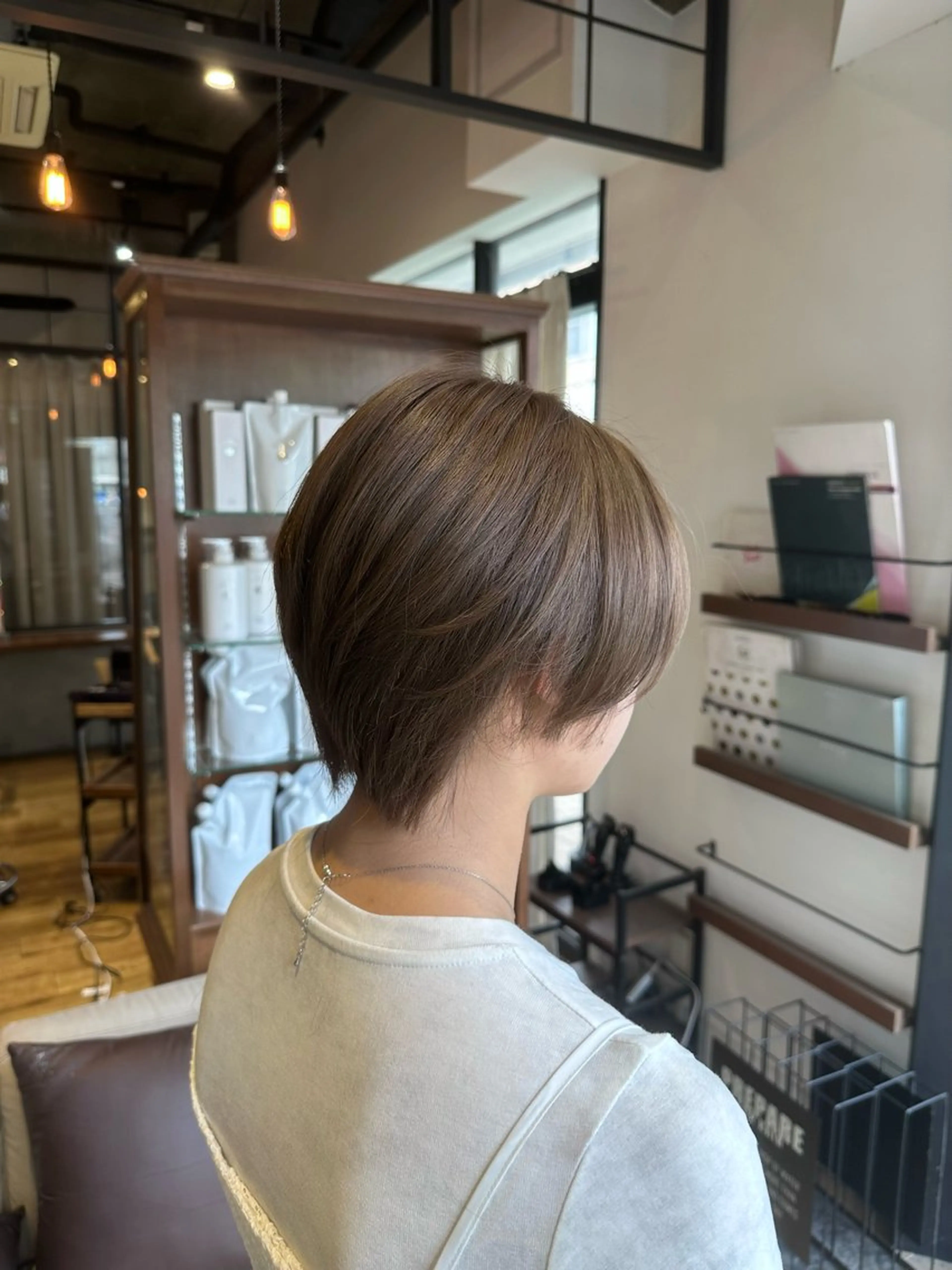 ショート カラー ブリーチ いまじゅく あおいのヘアスタイル