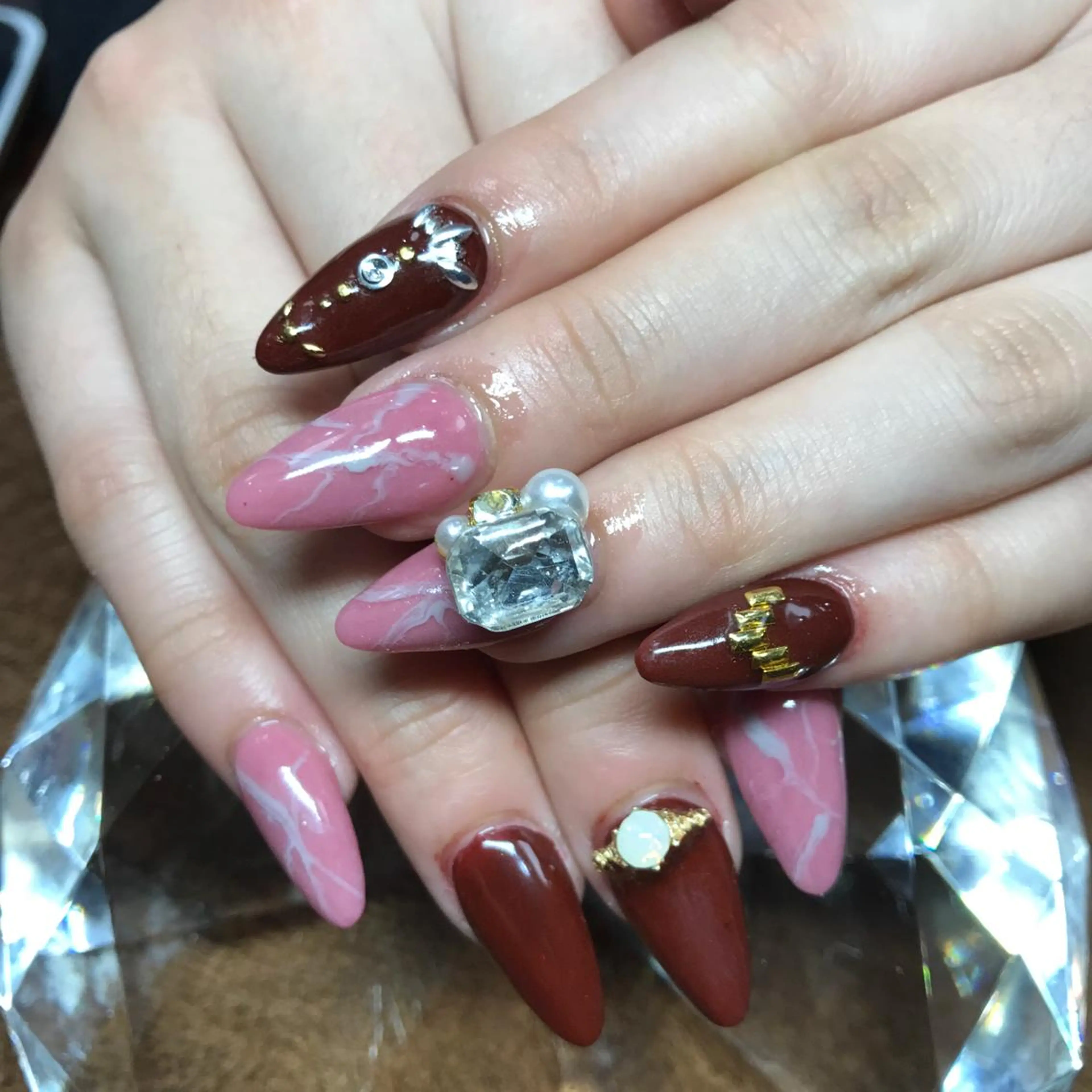 ミディアム ネイル スカルプネイル ストーンネイル 《LB》ラブリエ Nail&eyeのマツエク・マツパデザイン