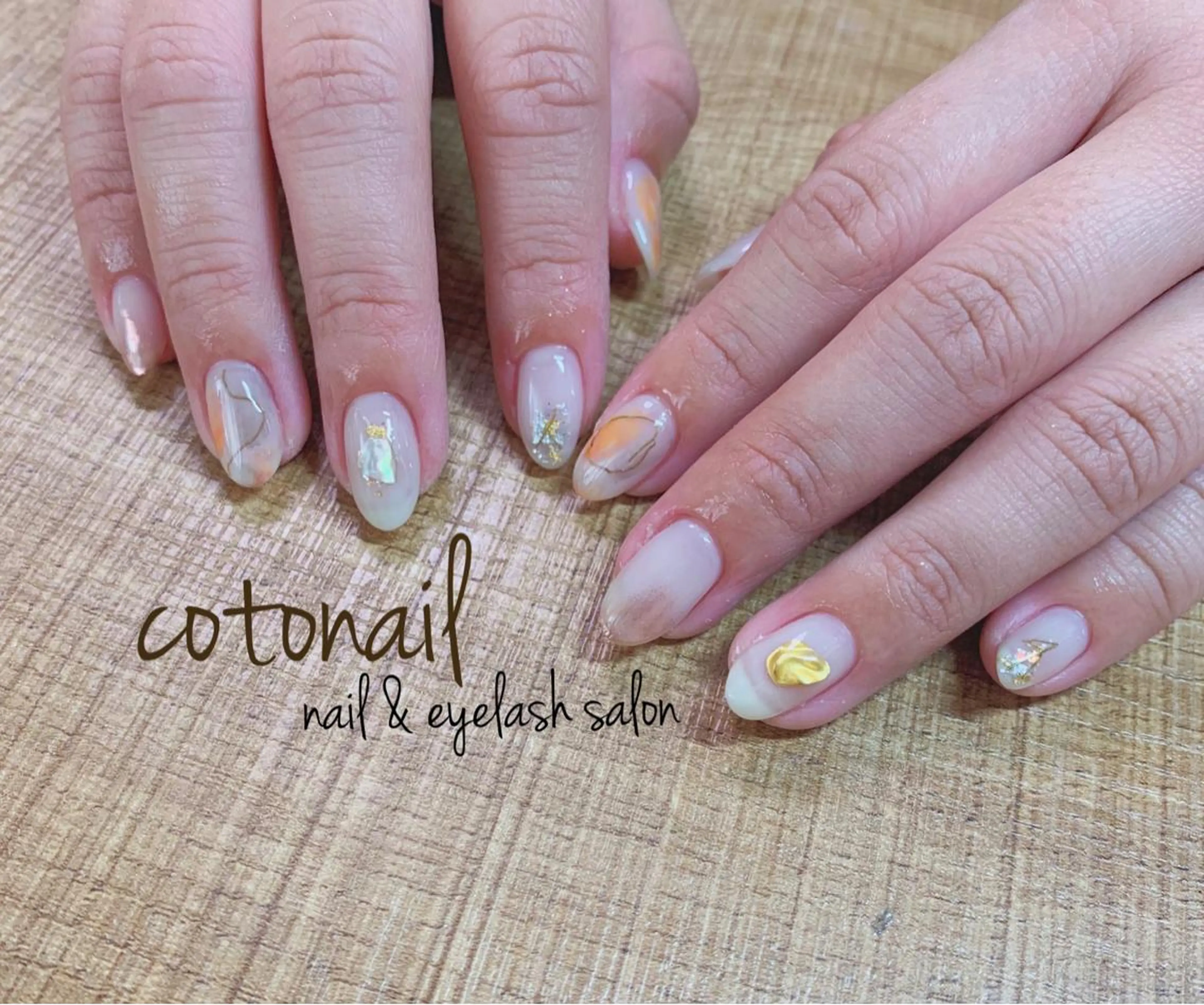 ミディアム ネイル アートネイル ハンドネイル ツメトマツゲ .のネイルデザイン