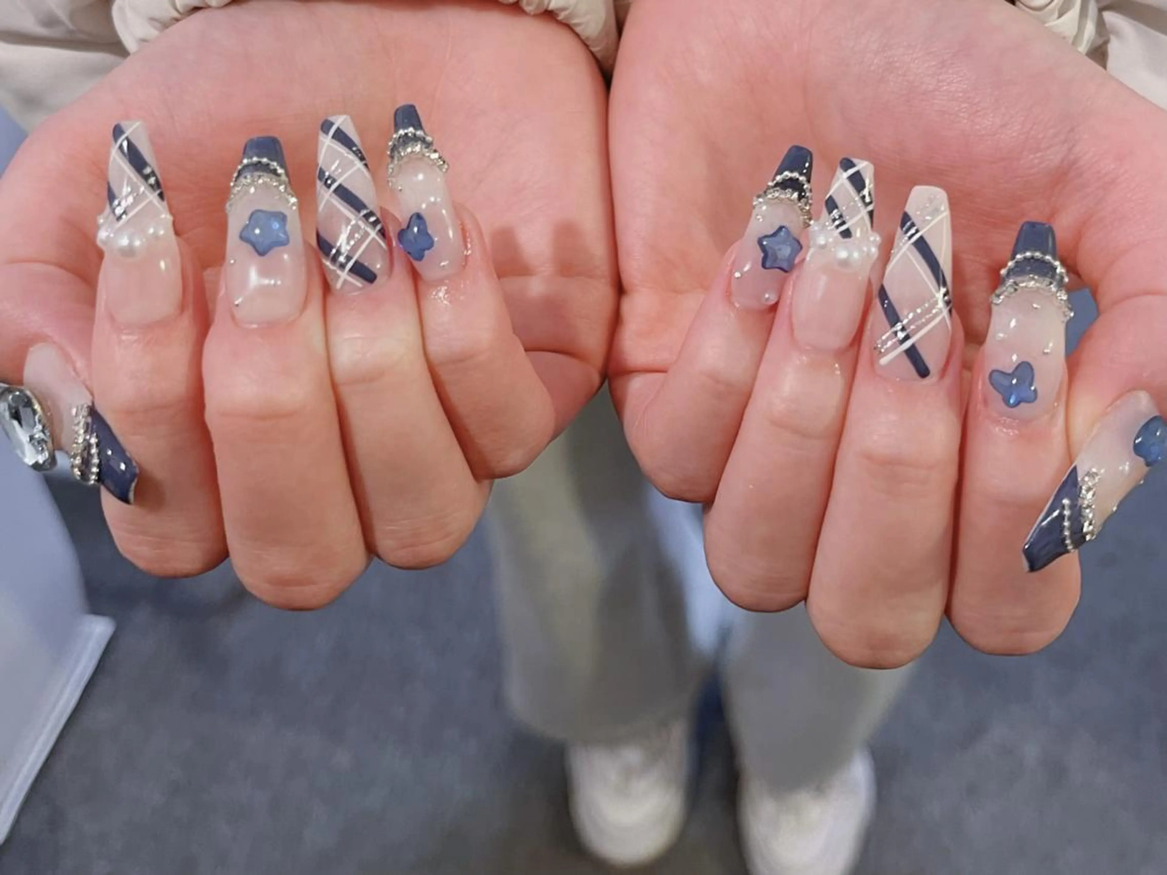 ネイル 長さ出し グラデーション 卒業式 キラキラネイル マグネットネイル ハンドネイル Emi🌸Belle Nail Salonのネイルデザイン