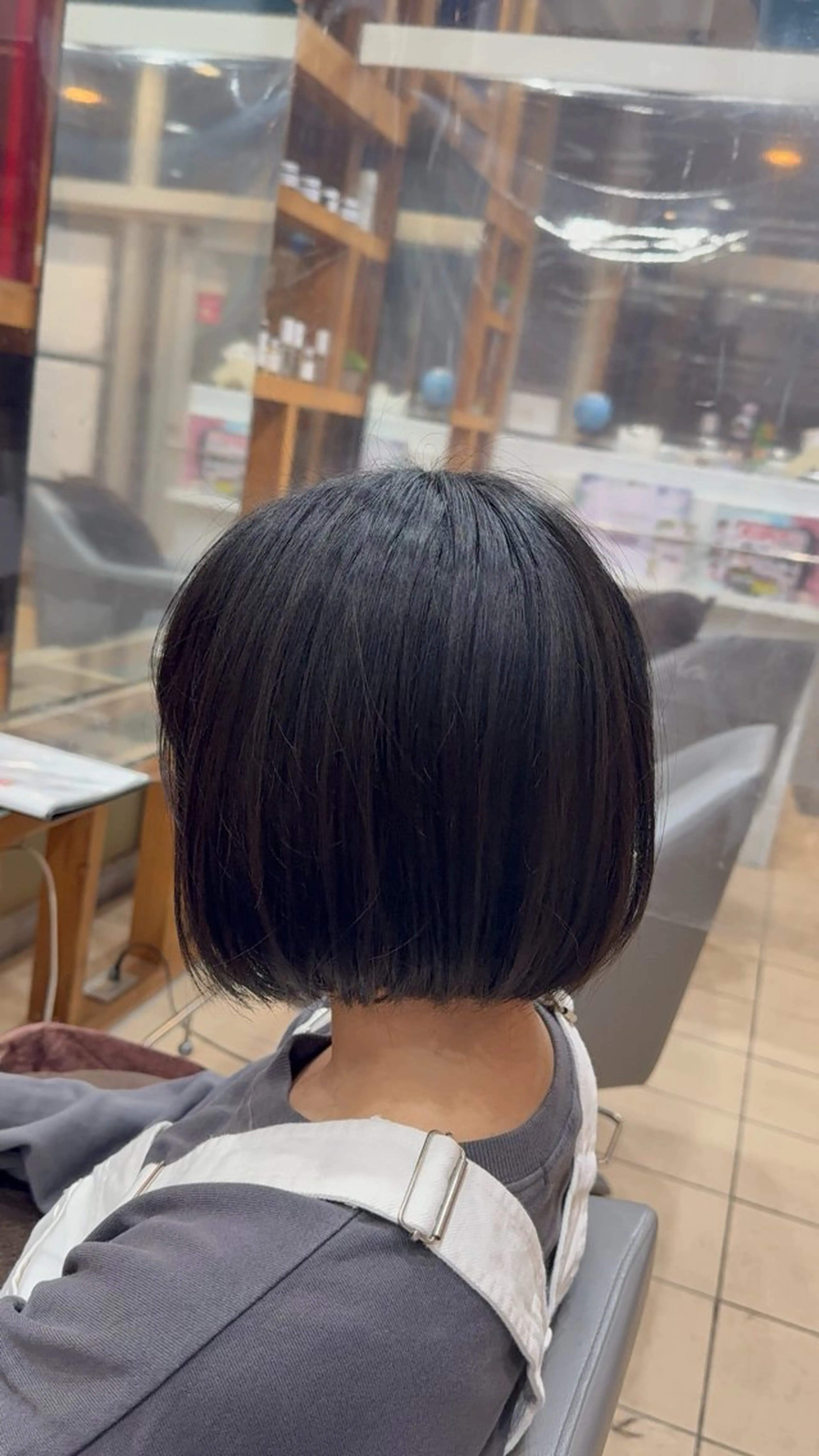 ショート カット ヘッドスパ レイヤーカット/ 縮毛矯正/海音のヘアスタイル