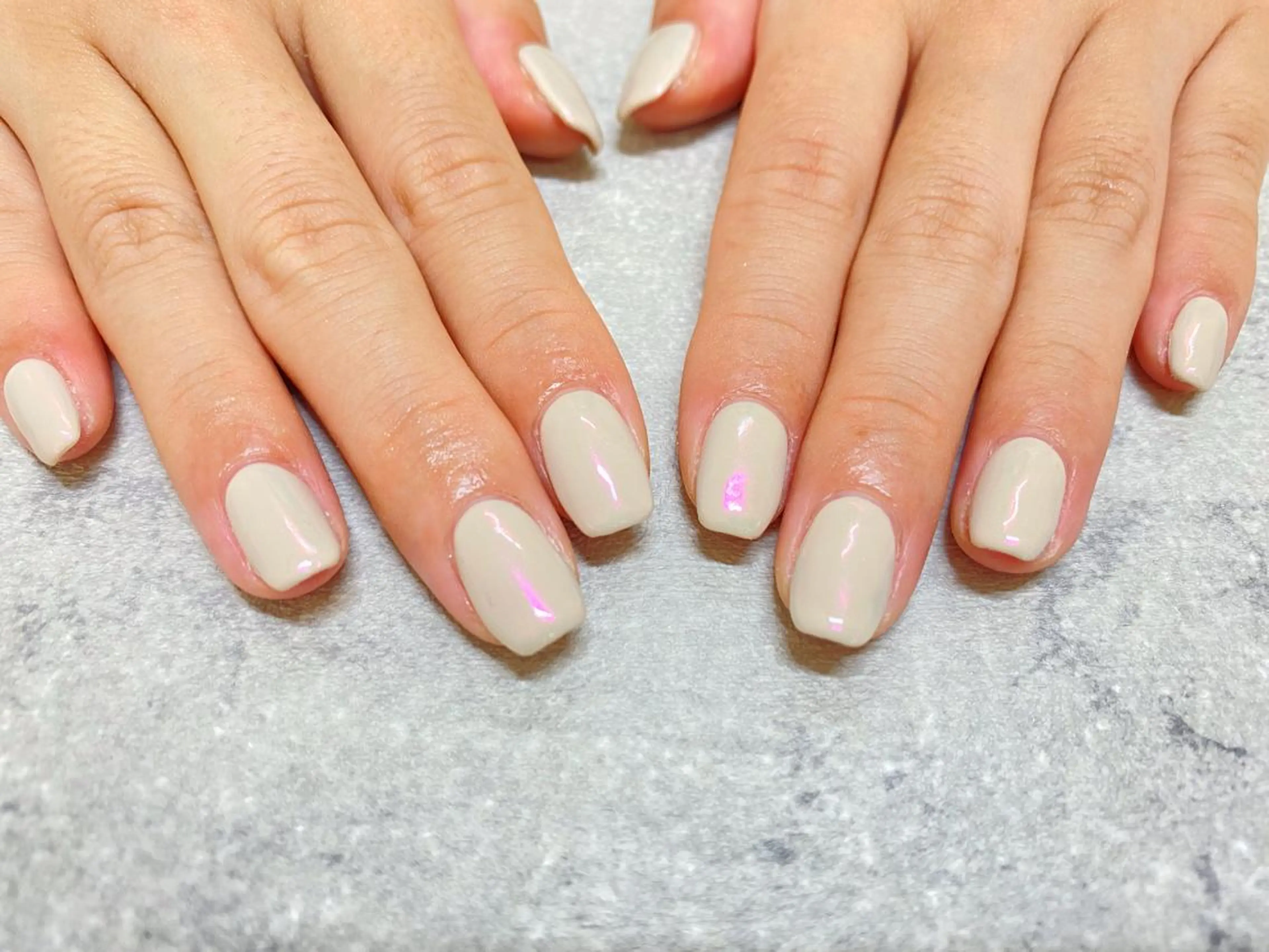 ネイル オーロラネイル ピンク ハンドネイル mogunail &blowのネイルデザイン