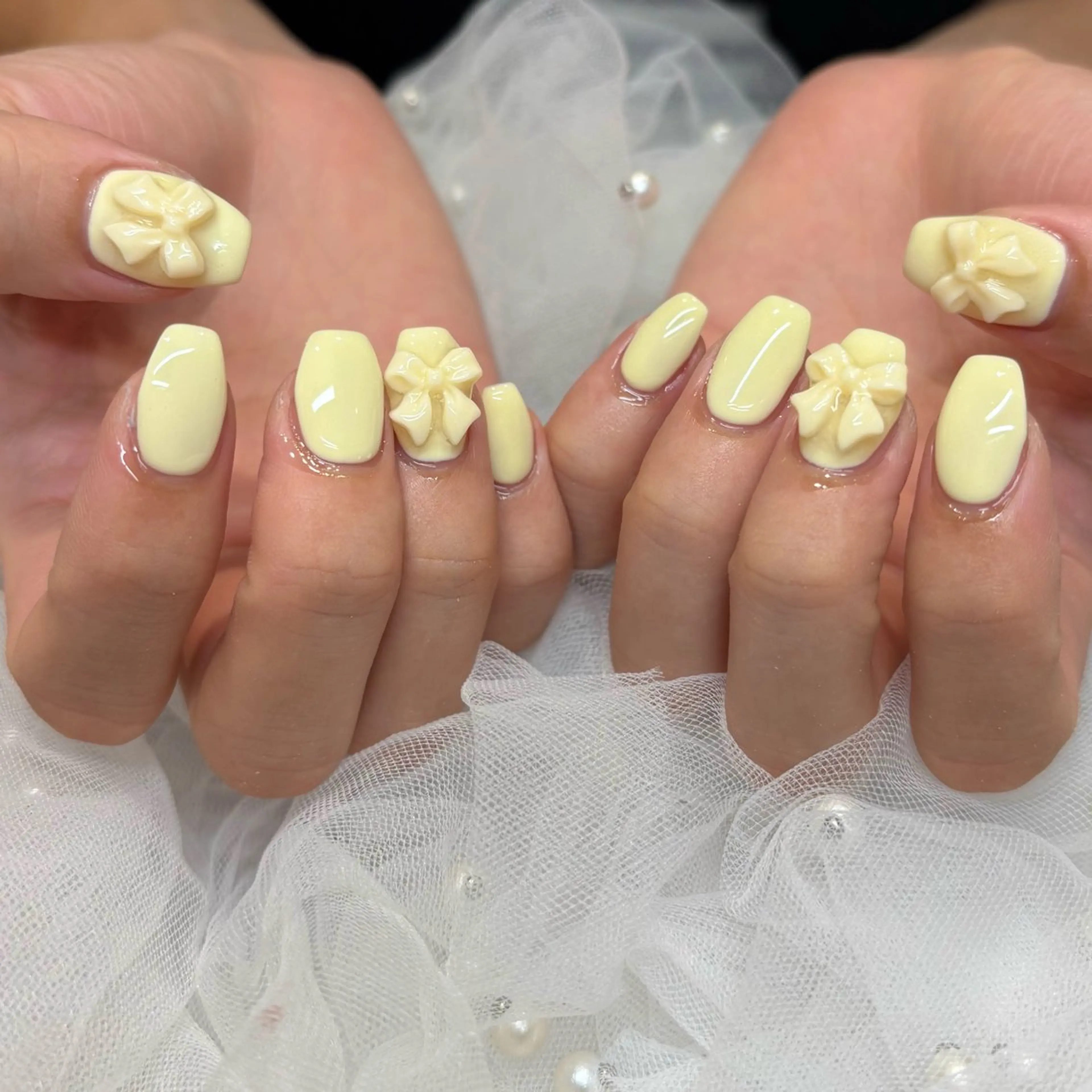 ネイル ワンカラーネイル リボン 黄色 ハンドネイル 荒巻 めいのネイルデザイン