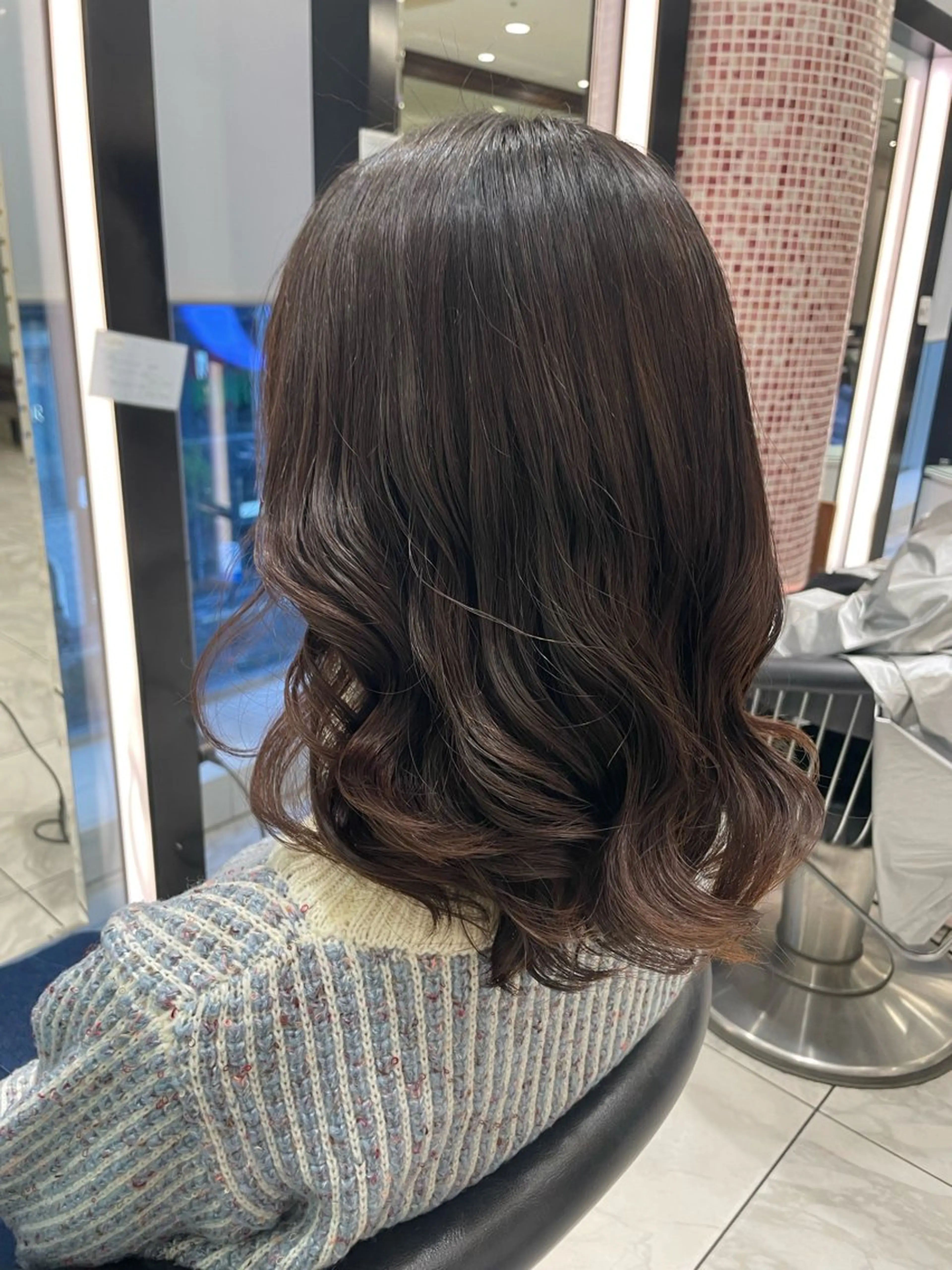 ミディアム パーマ ミディアムパーマ くびれヘア 顔まわりレイヤー 韓国風ヘア レイヤーカット カット パーマ コテ巻きパーマ 藤野佑成のヘアスタイル