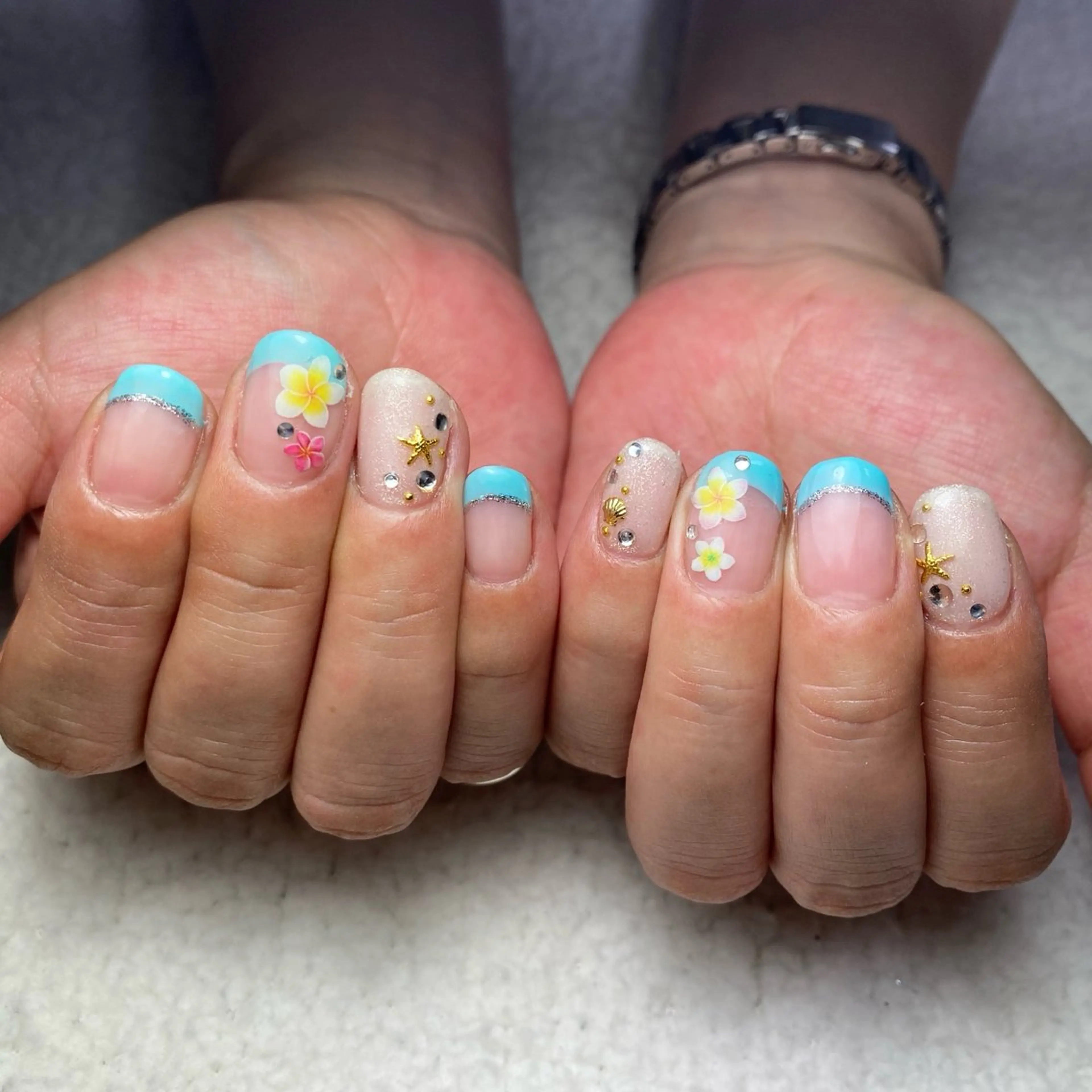 ネイル フレンチネイル 夏ネイル ハンドネイル COCO+所属・COCO +のエステ・リラクイメージ