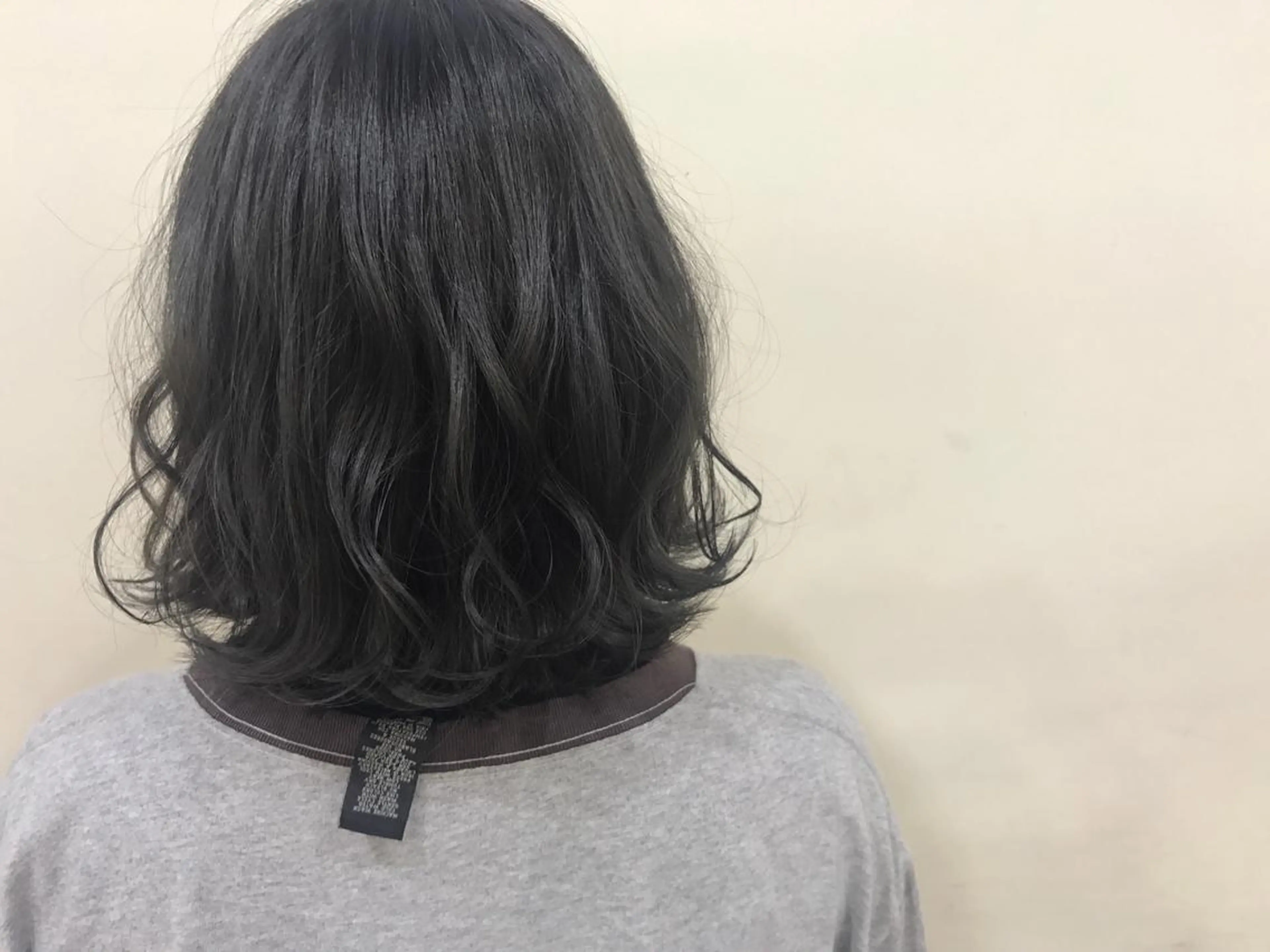 ショート カラー アッシュ シルバー シルバーアッシュ AMI ウルフパーマ/メンズのヘアスタイル