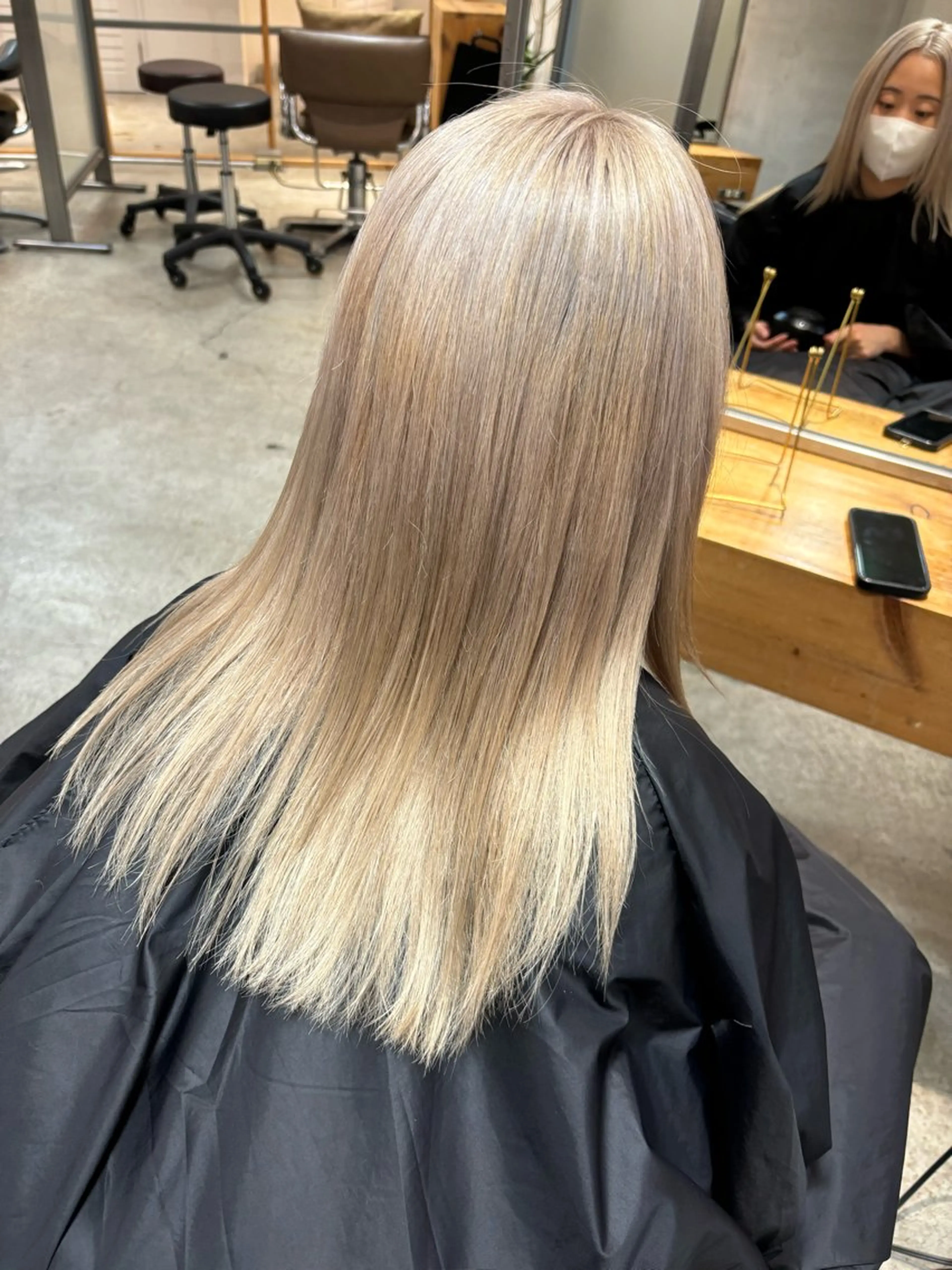 セミロング カラー パーマ ヘアアレンジ ヘアカラー トリートメント ハイトーンカラー🤍 山下 優華のヘアスタイル