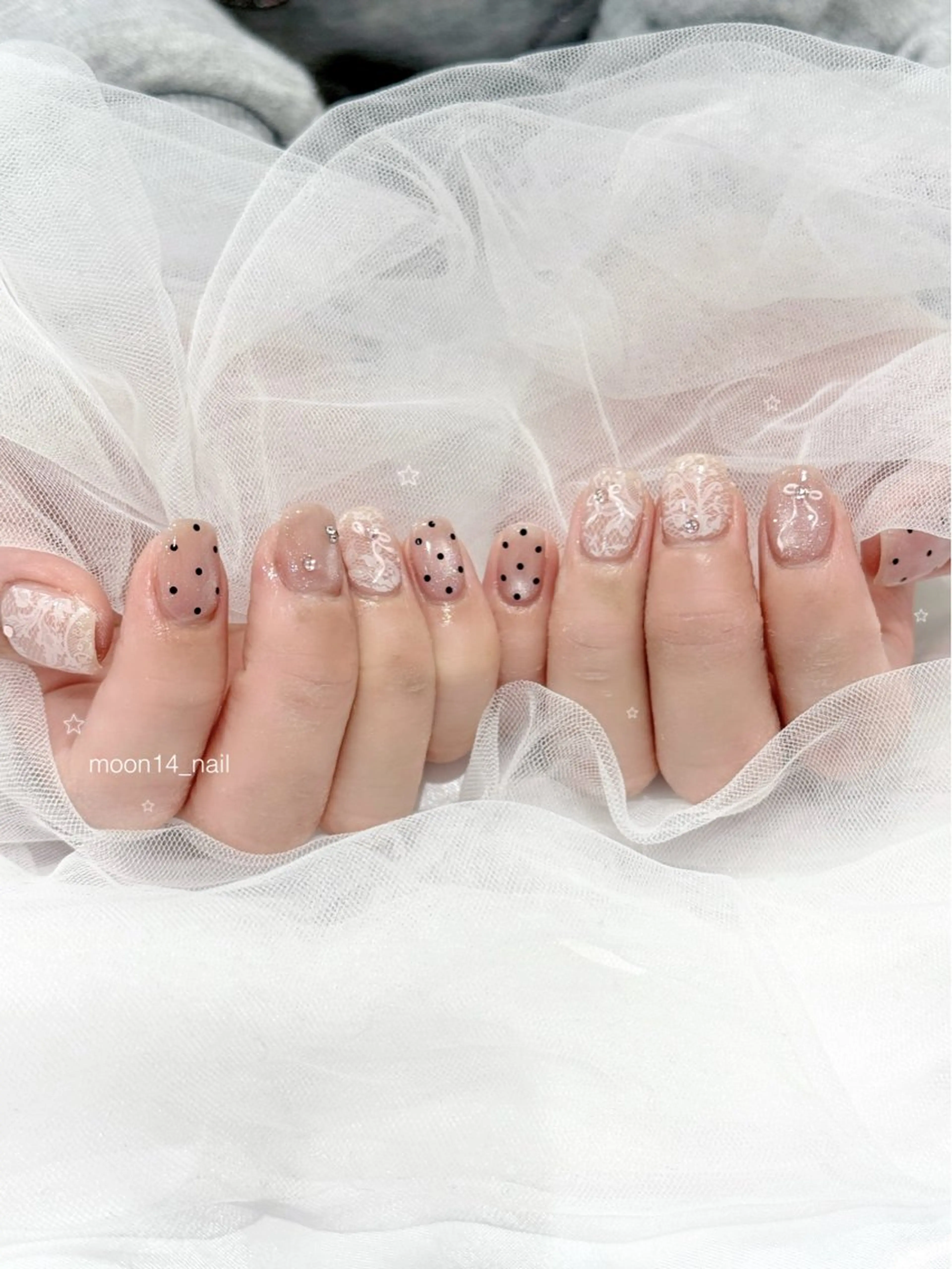 ネイル ドット ジェルネイル ガーリー レース マグネットネイル ハンドネイル natsuki 💫のネイルデザイン