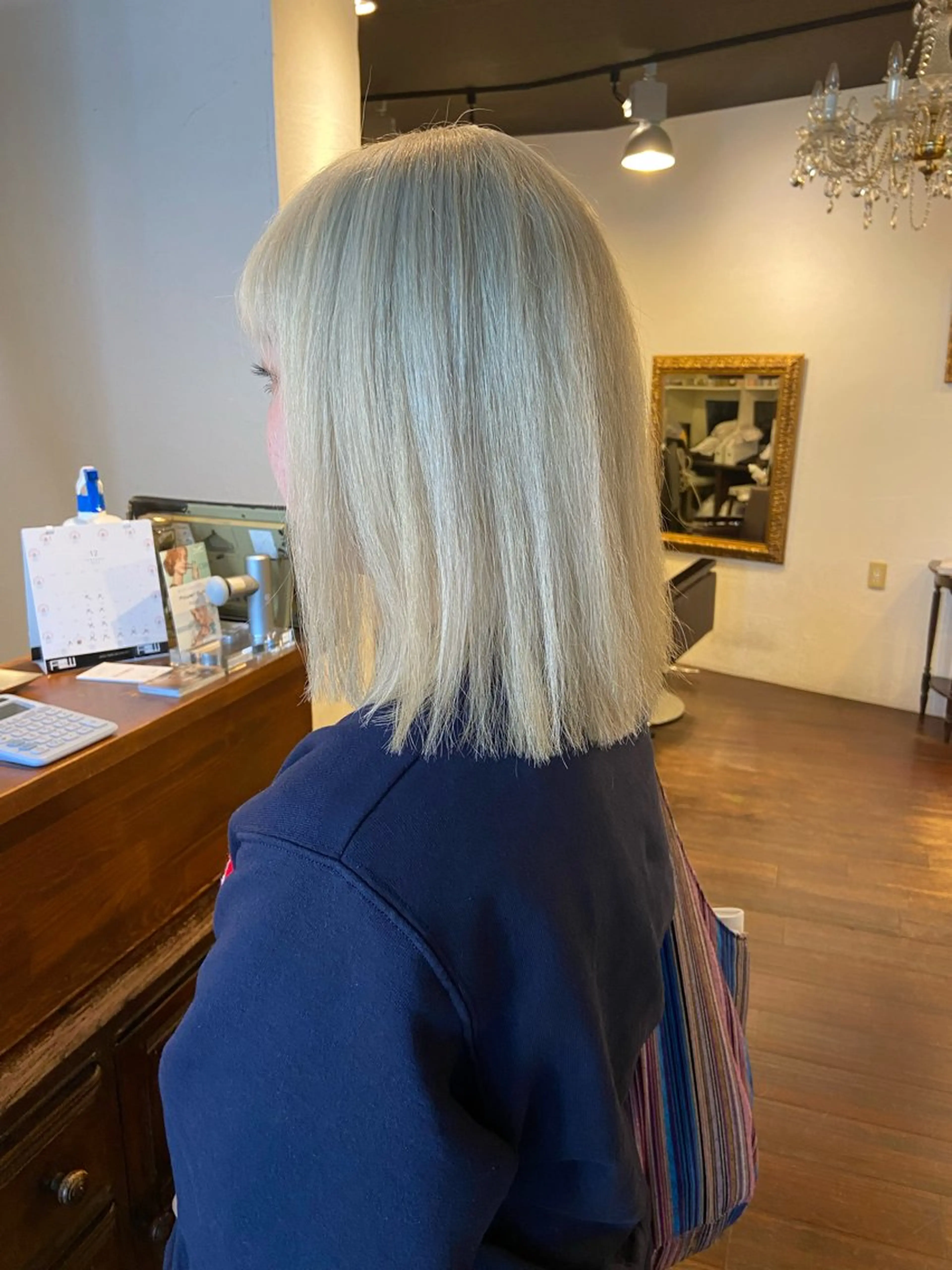 ミディアム カラー ブリーチ ヘアカラー トリートメント aW HAIRカンノ カナエのヘアスタイル