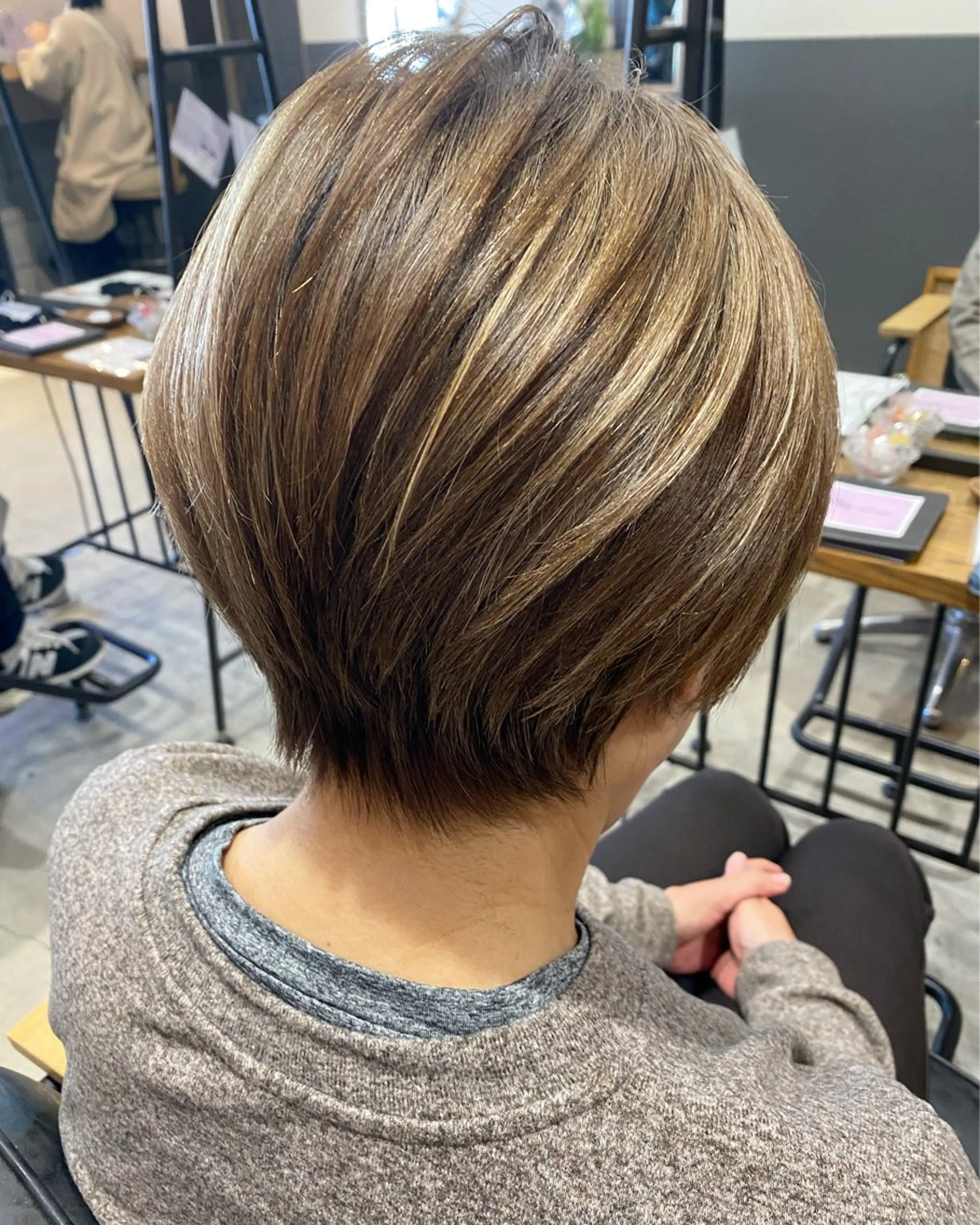 ショート カラー 🩷🍭中津・梅田 エリア🍬💜のヘアスタイル