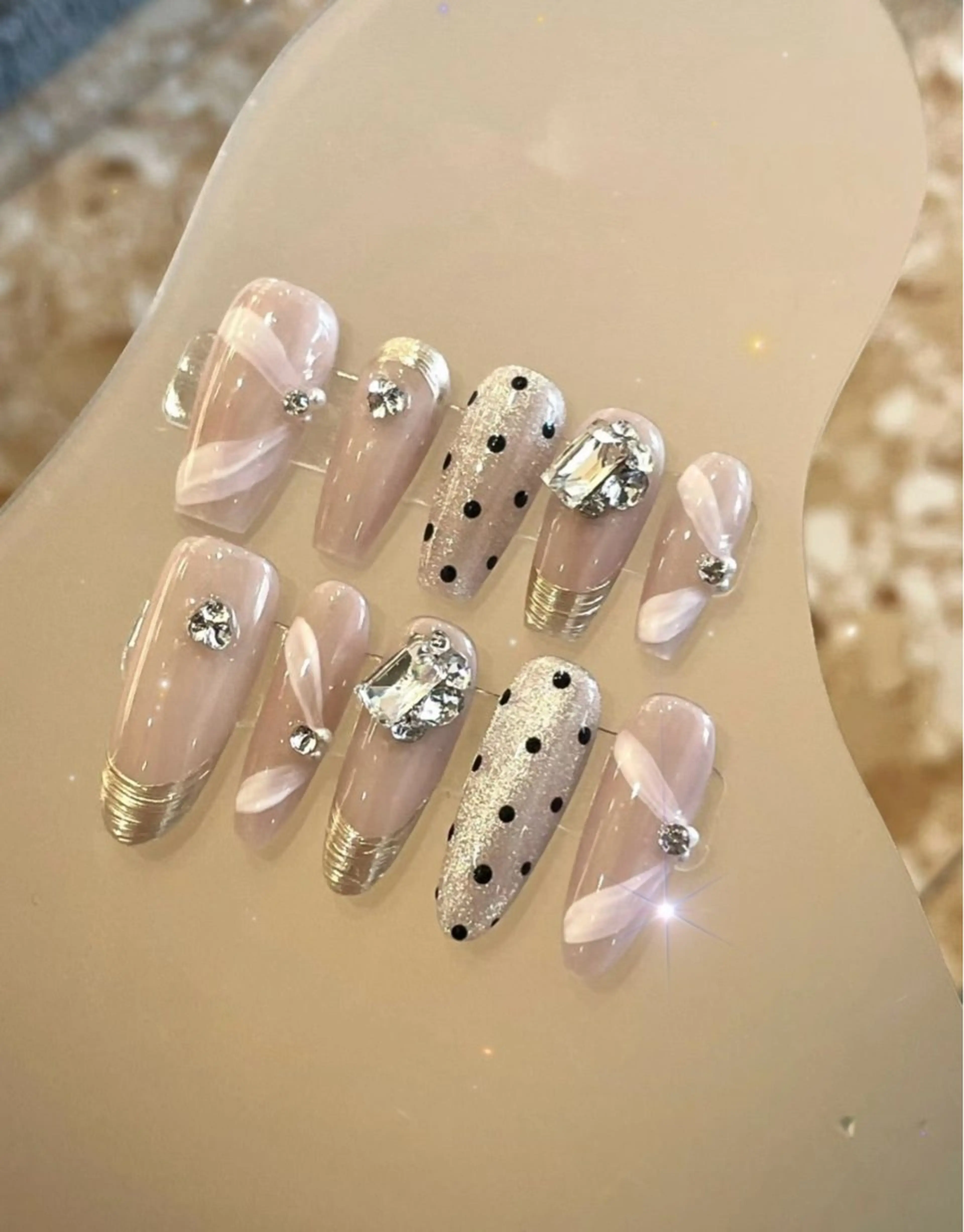 ネイル ジェルネイル ホログラムネイル 持ち込み ソフトジェル ストーンネイル ユミ nailのネイルデザイン