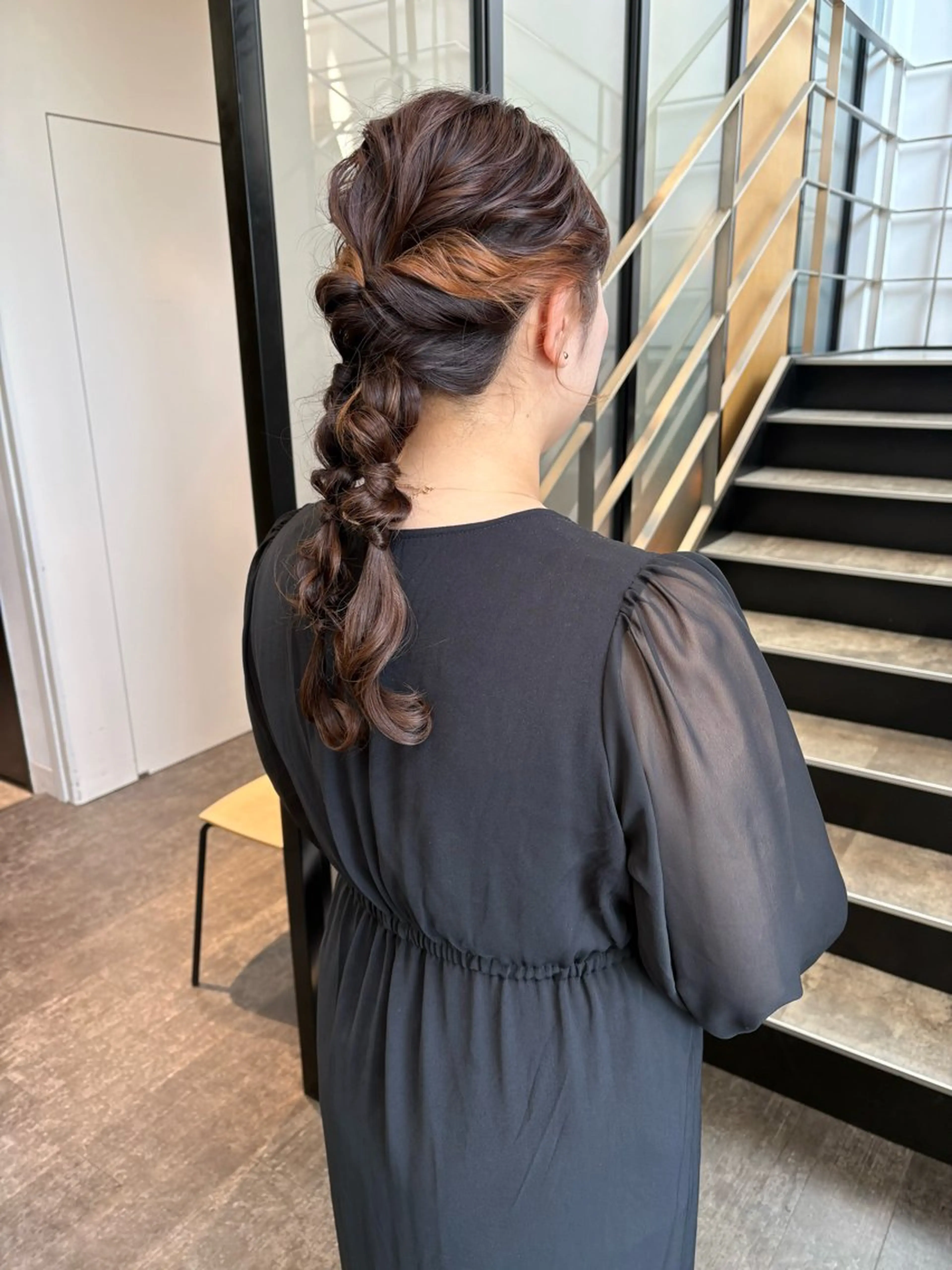 ロング ヘアアレンジ 結婚式・ブライダル ヘアセット mao | 柔らか艶カラー🫧のヘアスタイル