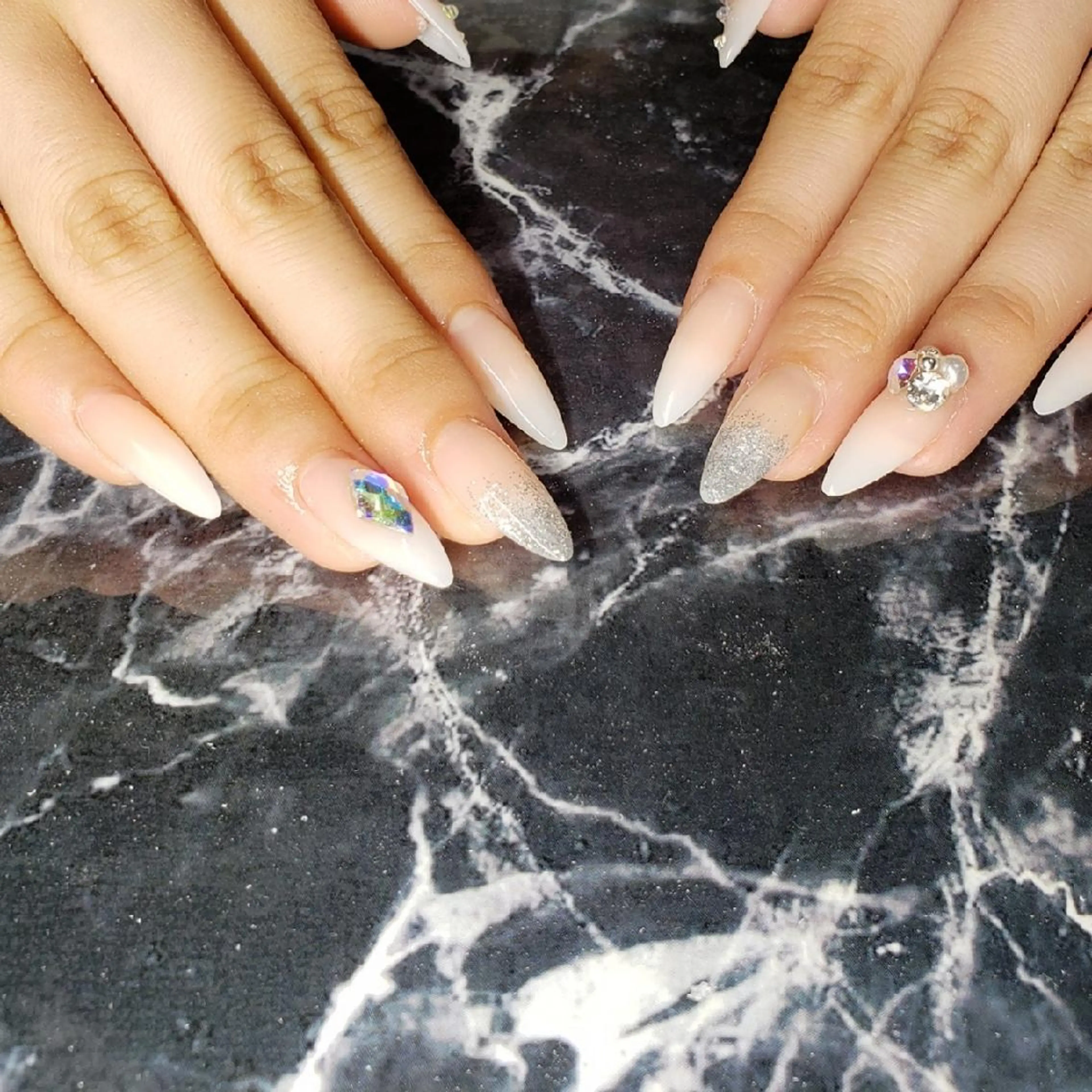 ミディアム ネイル アートネイル ハンドネイル クロキ 。のネイルデザイン