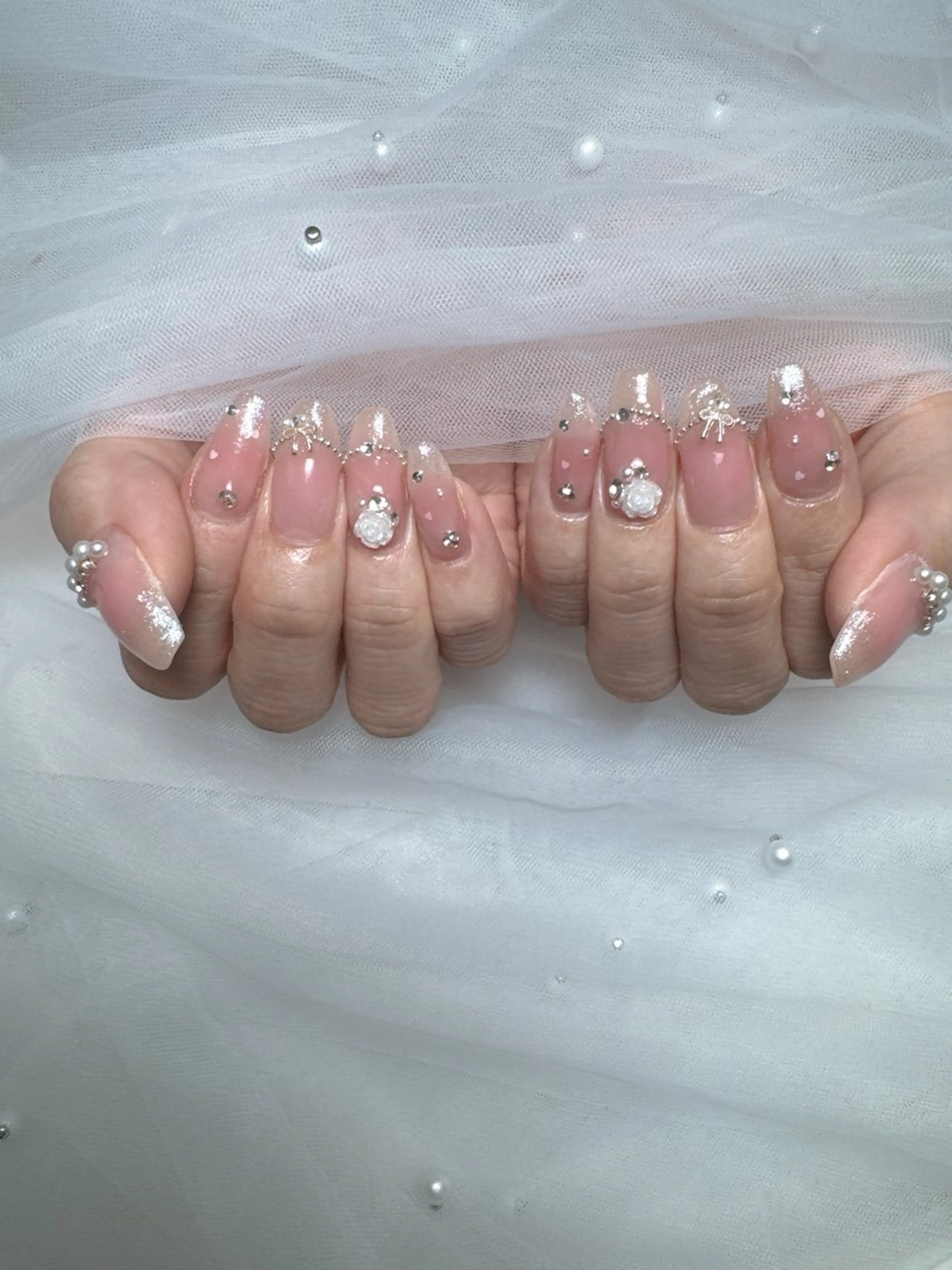 ネイル キラキラネイル 韓国ネイル 持ち込み ワンホンネイル Queeens nailのネイルデザイン