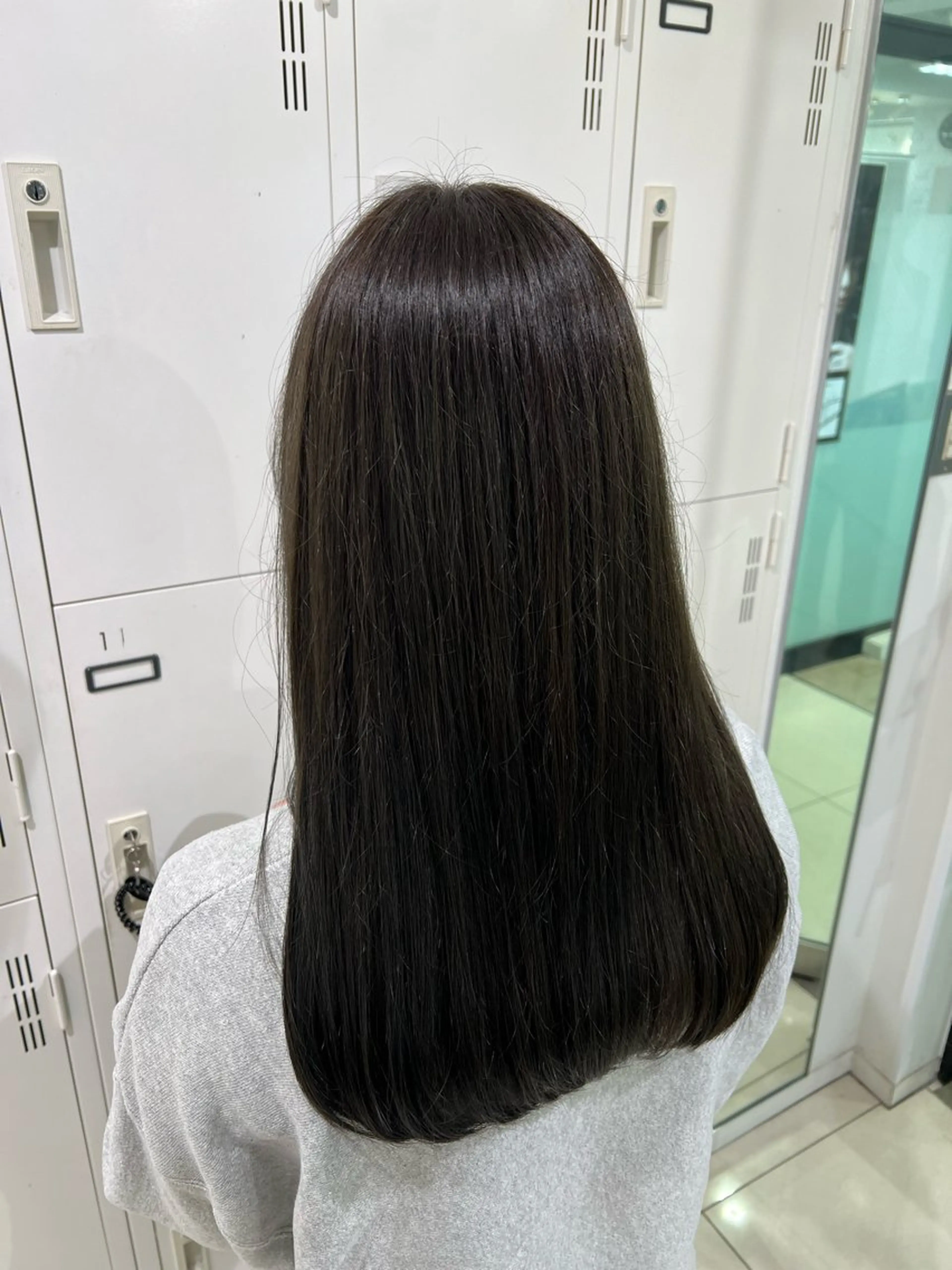 ロング カラー 透明感カラー グレージュ イルミナカラー オリーブグレージュ オリーブグレー ヘアカラー トリートメント 【暖色カラー特化】 中山由梨のヘアスタイル