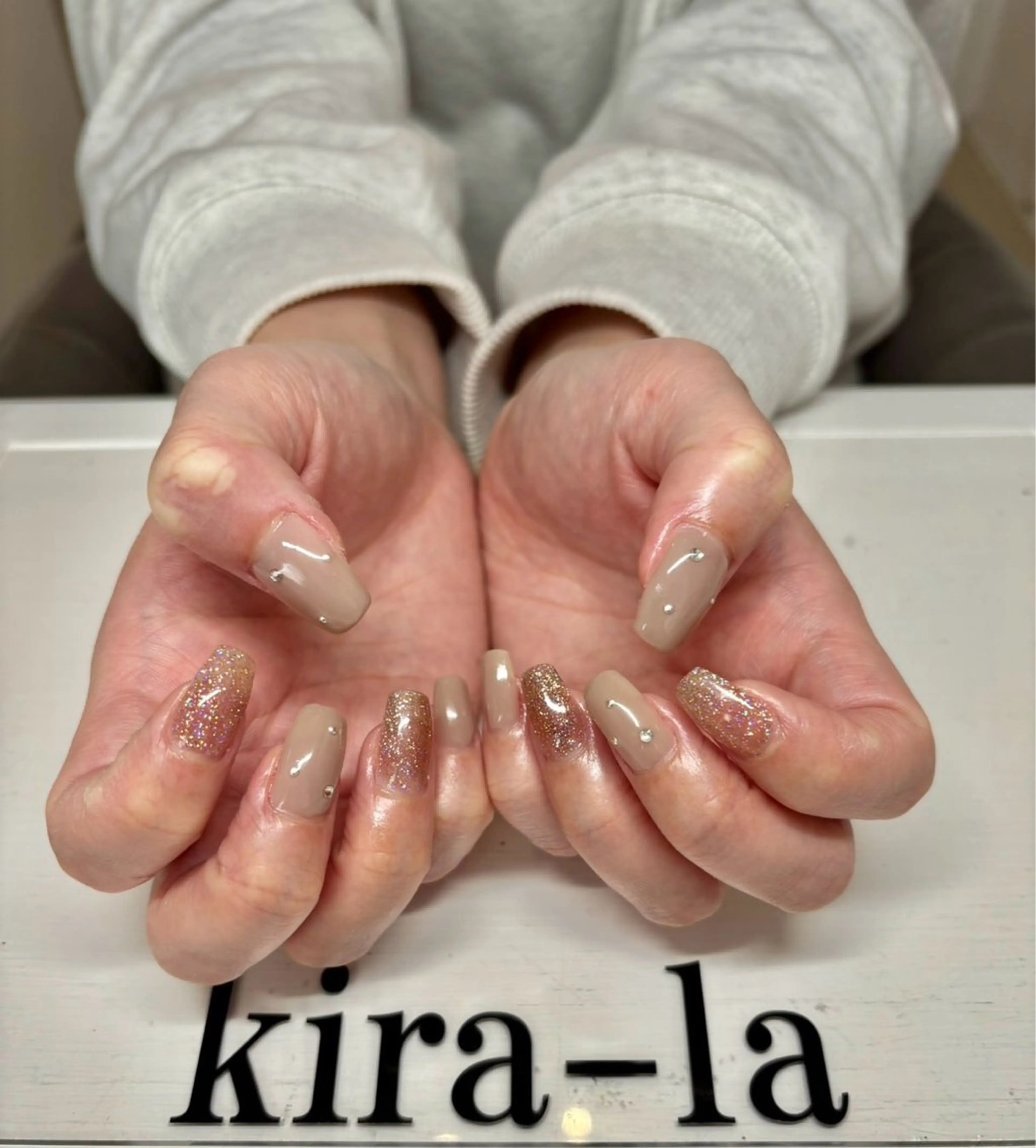 ネイル ストーンネイル kira-la キララ･:*..のネイルデザイン