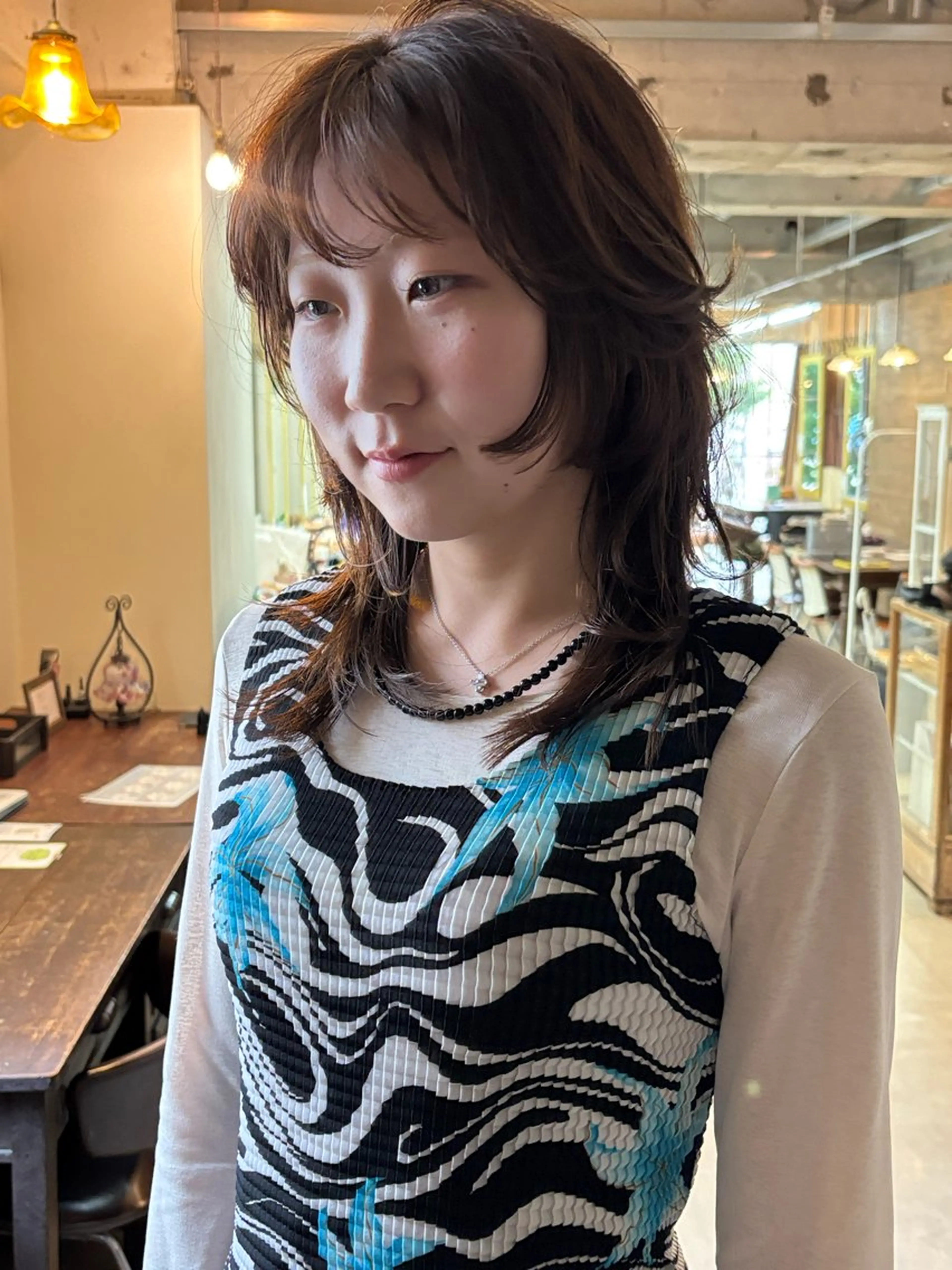 ミディアム 小日向 沙織のヘアスタイル
