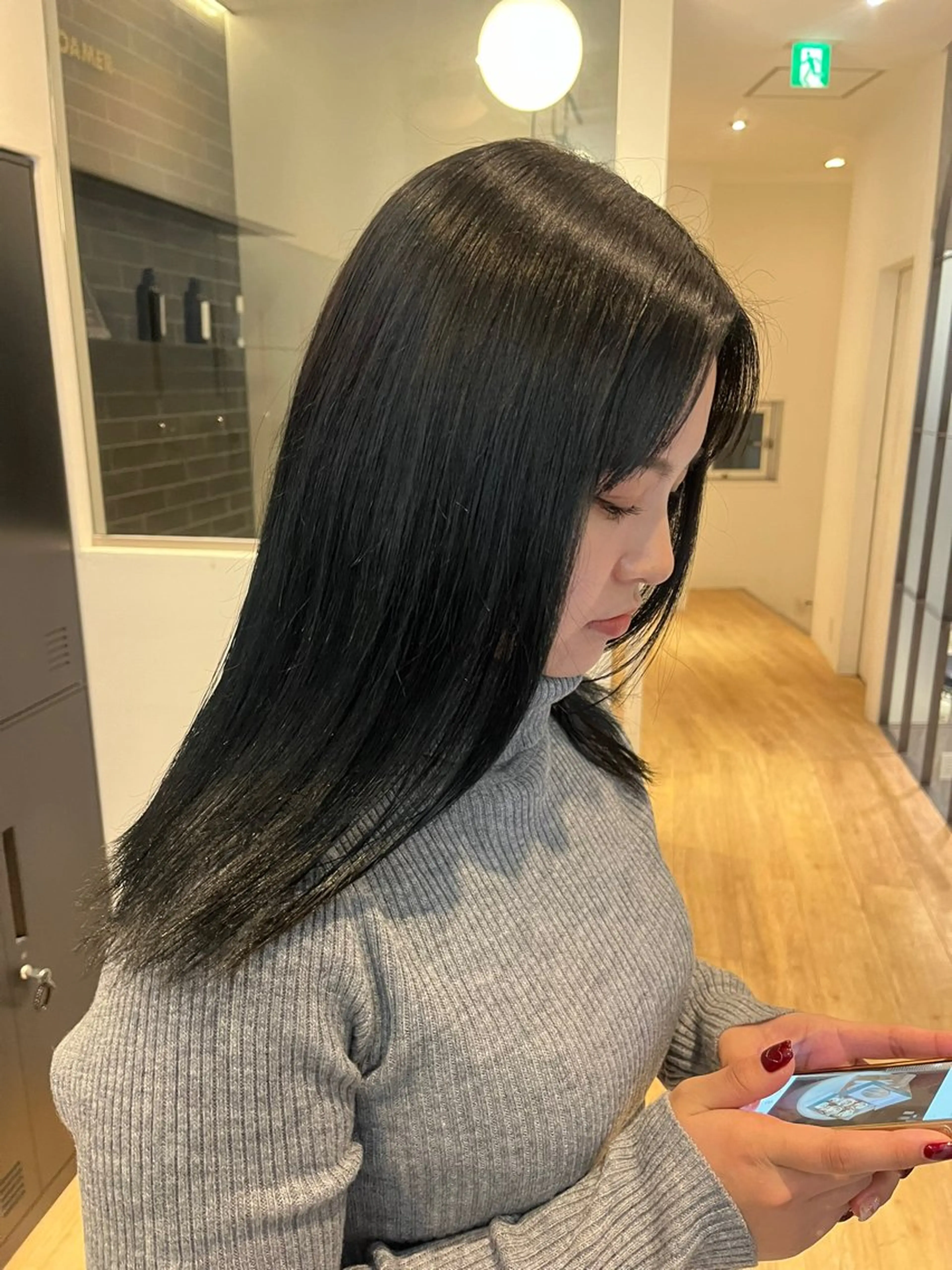 セミロング カラー 森山 葵のヘアスタイル