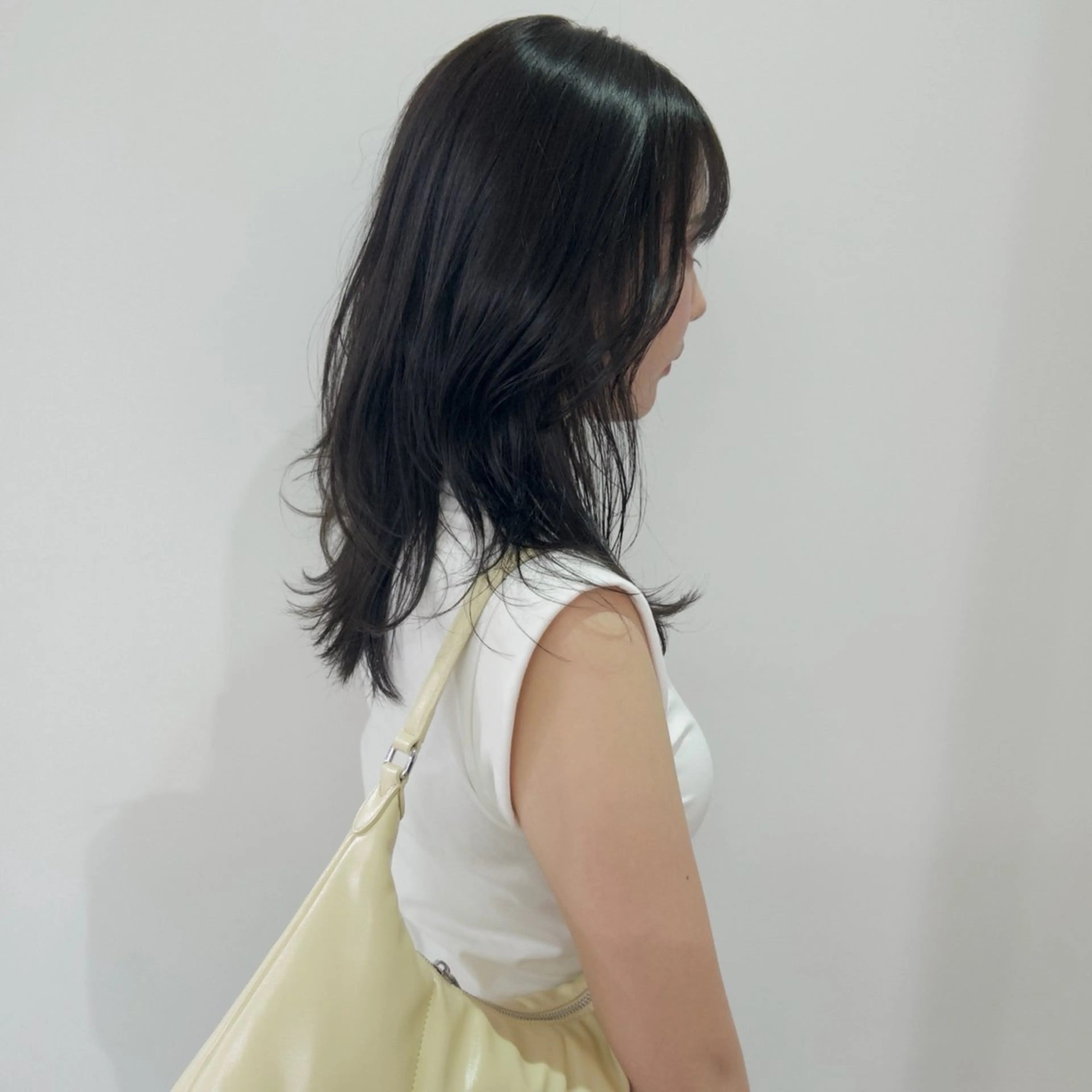 ミディアム カラー 透明感カラー 顔まわりレイヤー 顔周りカット ハッシュカット レイヤーカット nonoka オリーブ/レイヤーのヘアスタイル