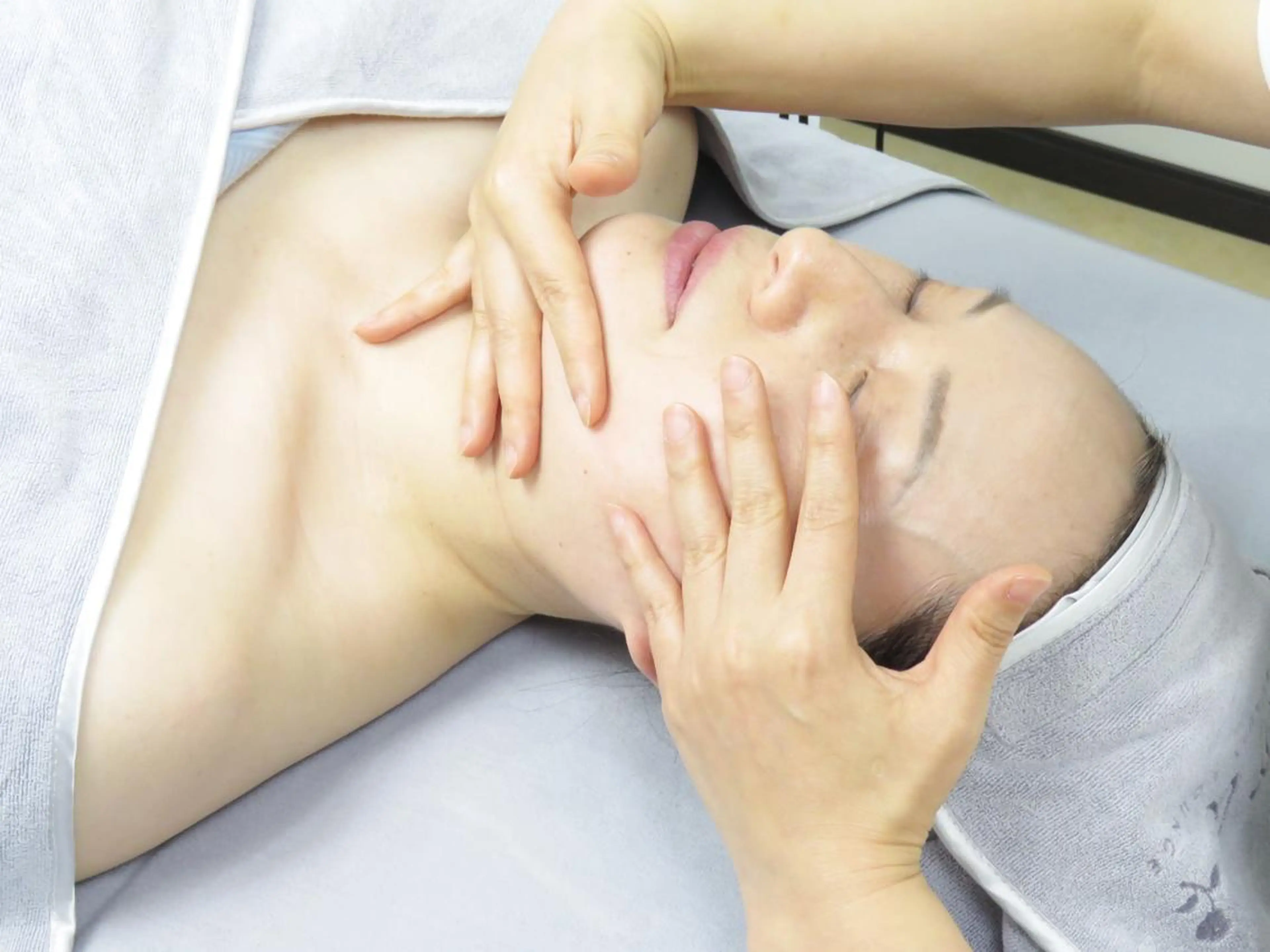 【小顔&うるおい】顔コルギ＋NEWヒアルロン酸モデリングマスク(50分)の写真