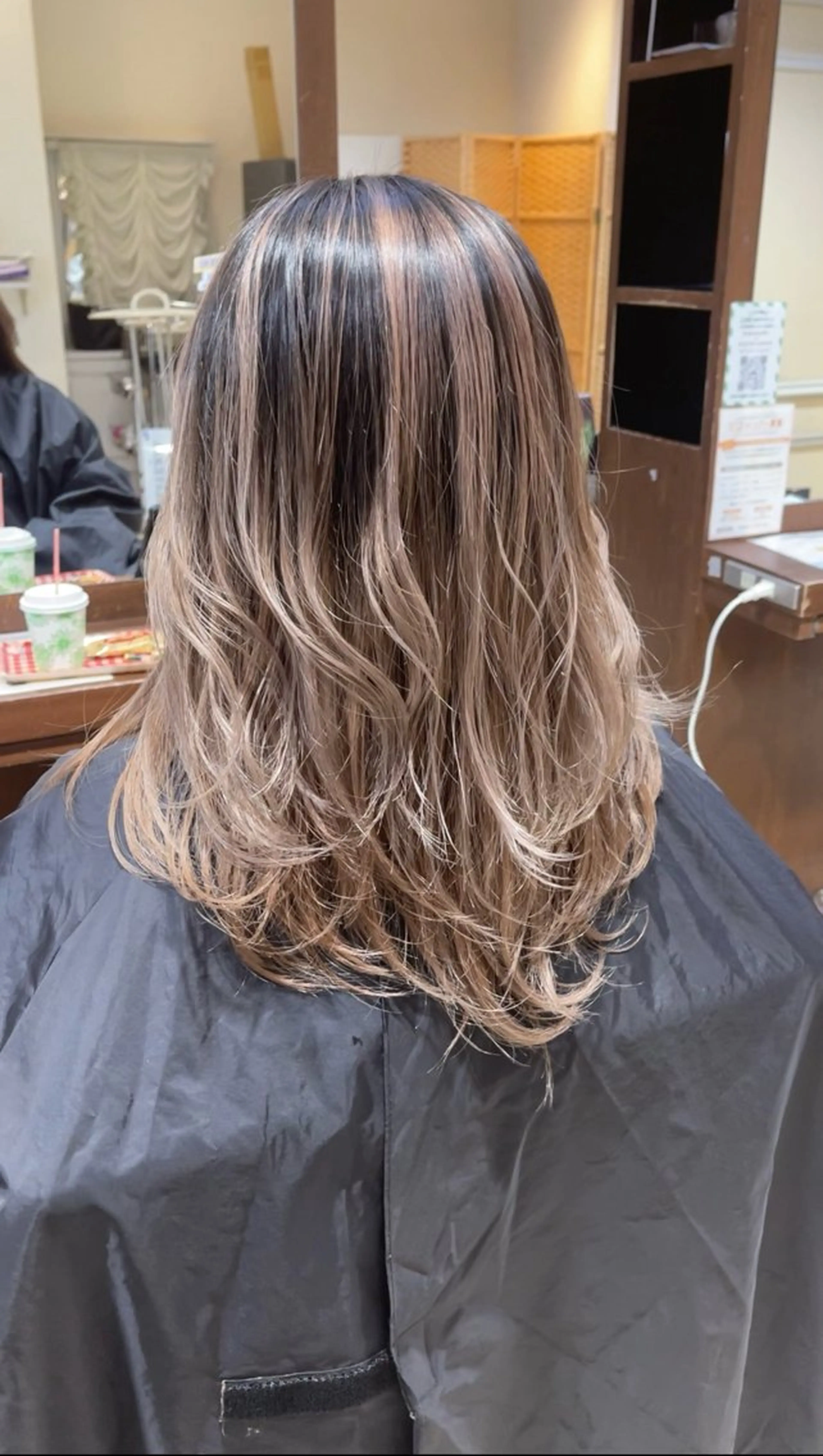 ミディアム カラー カット ヘアカラー トリートメント 海外レイヤー/ レイヤーカット/和田のヘアスタイル