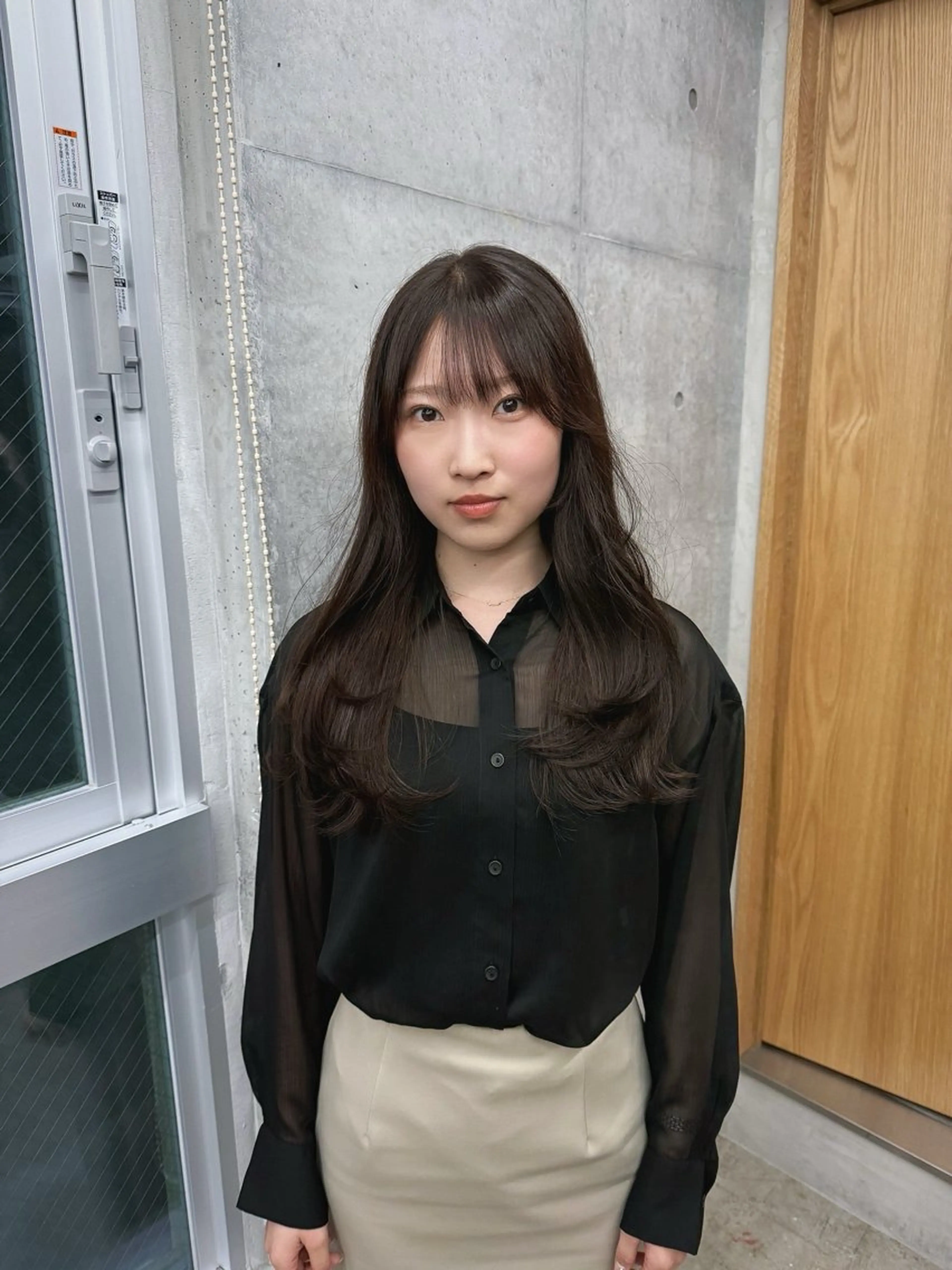 ロング カラー ロングレイヤー アッシュ ベージュカラー ブリーチ 透明感カラー カット ヘアカラー トリートメント 誰より丁寧なカット/ 小林輝/レイヤーのヘアスタイル