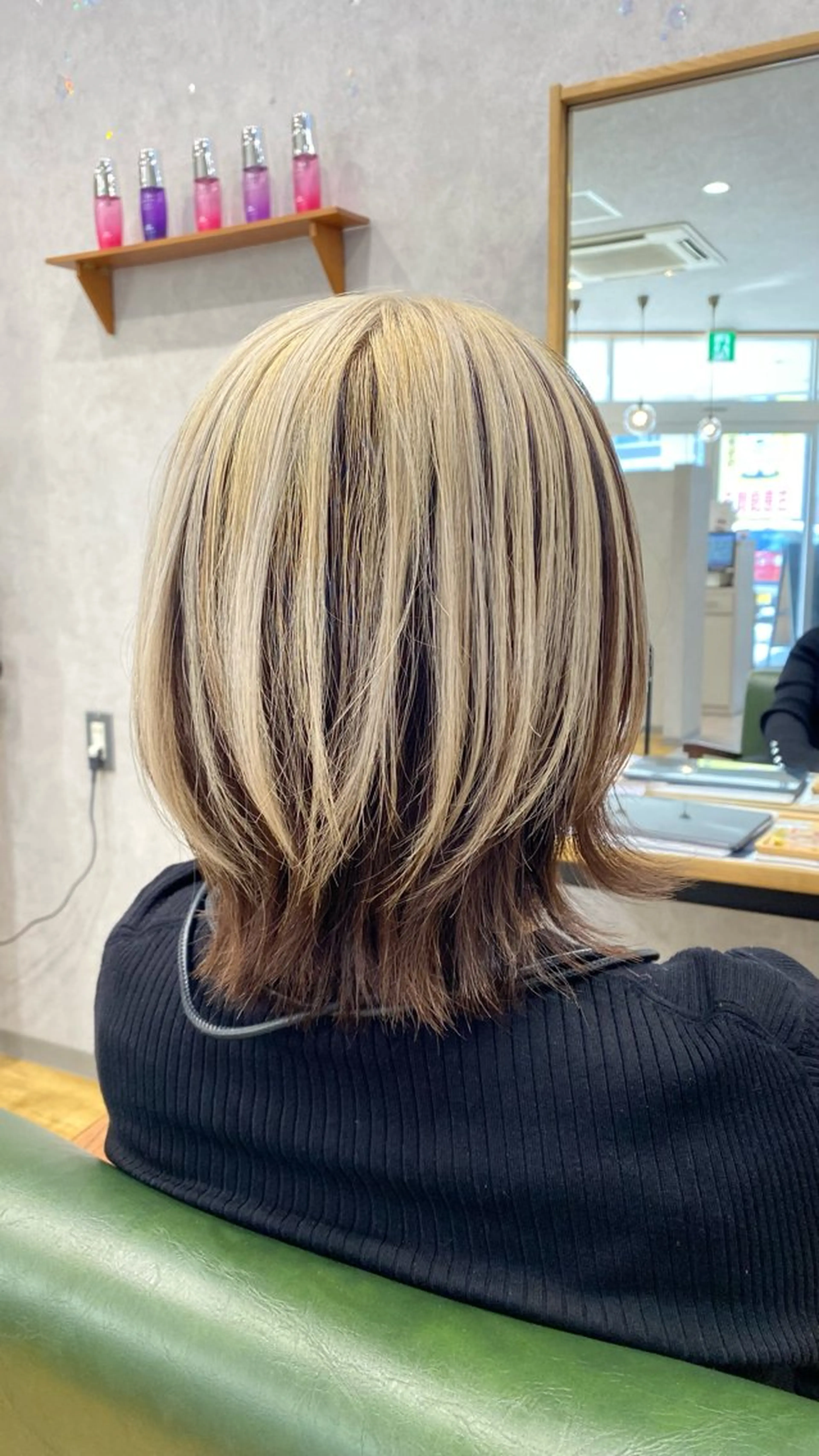 ミディアム カラー ボブレイヤー ボブ レイヤーカット レイヤーカット・透明 感カラー✨️春山栞菜のヘアスタイル
