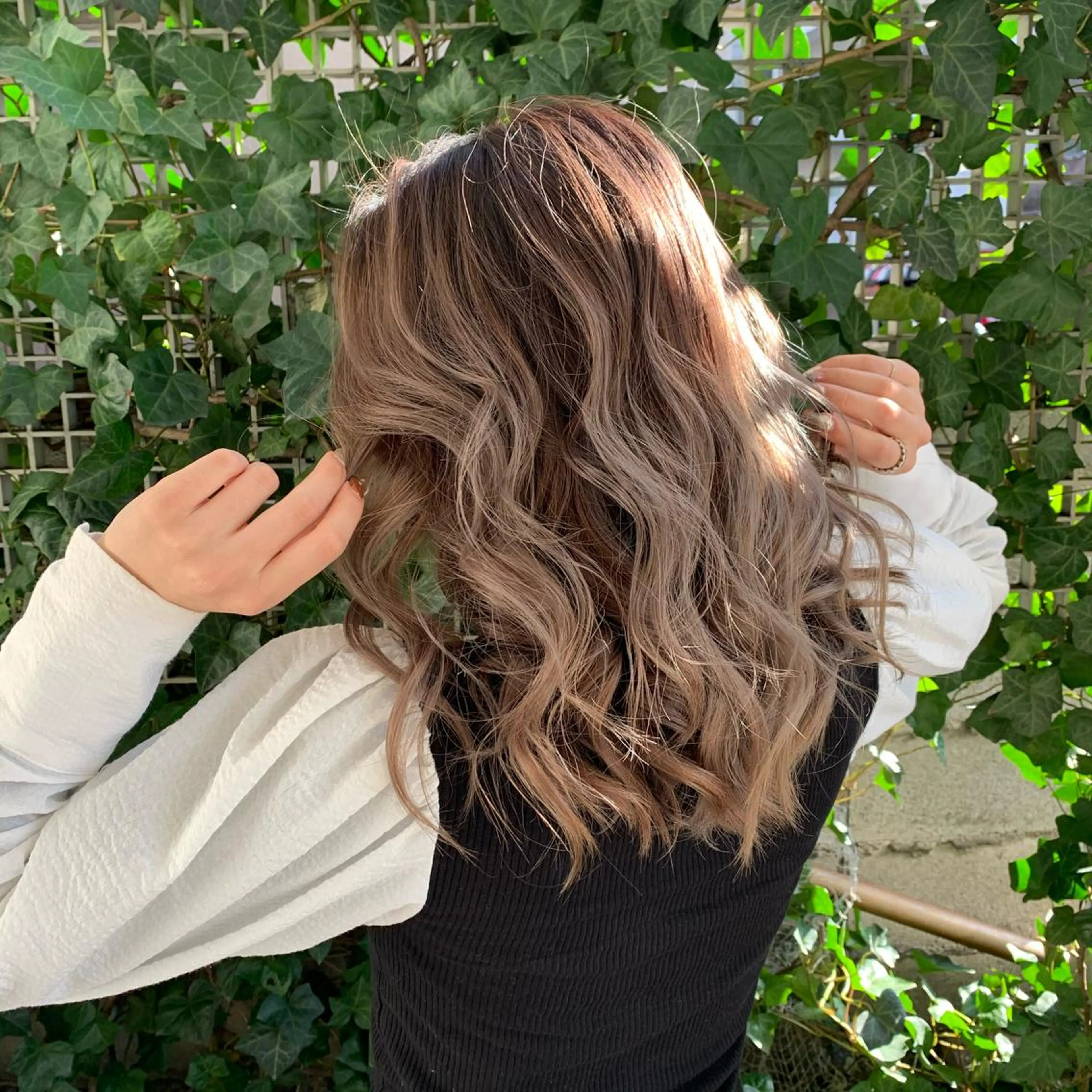 セミロング NENE🌿ブリーチ 無しダブルカラーのヘアスタイル