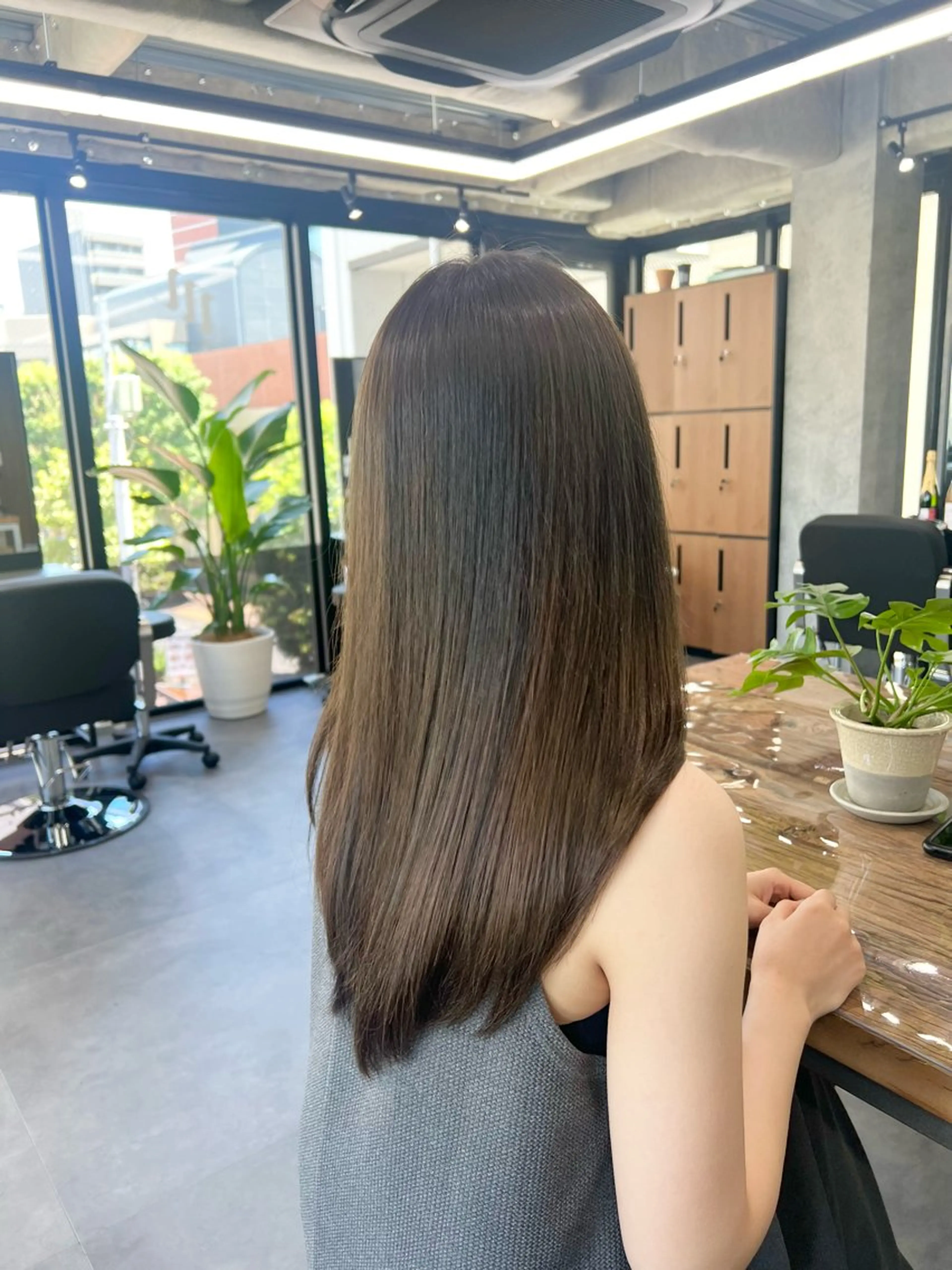 セミロング MEGRI 三軒茶屋【メグリ】のヘアスタイル